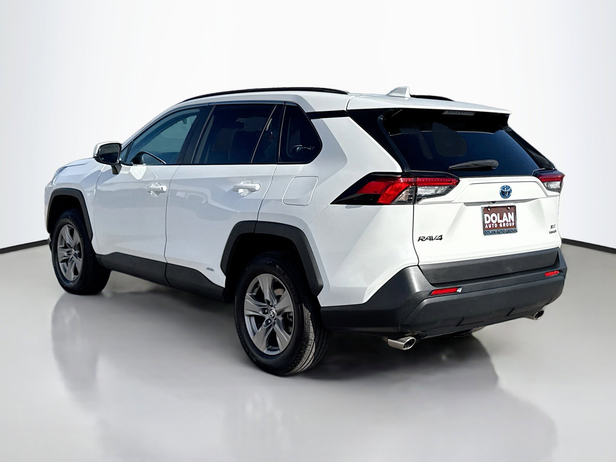 2024 Toyota RAV4 Hybrid XLE photo 3