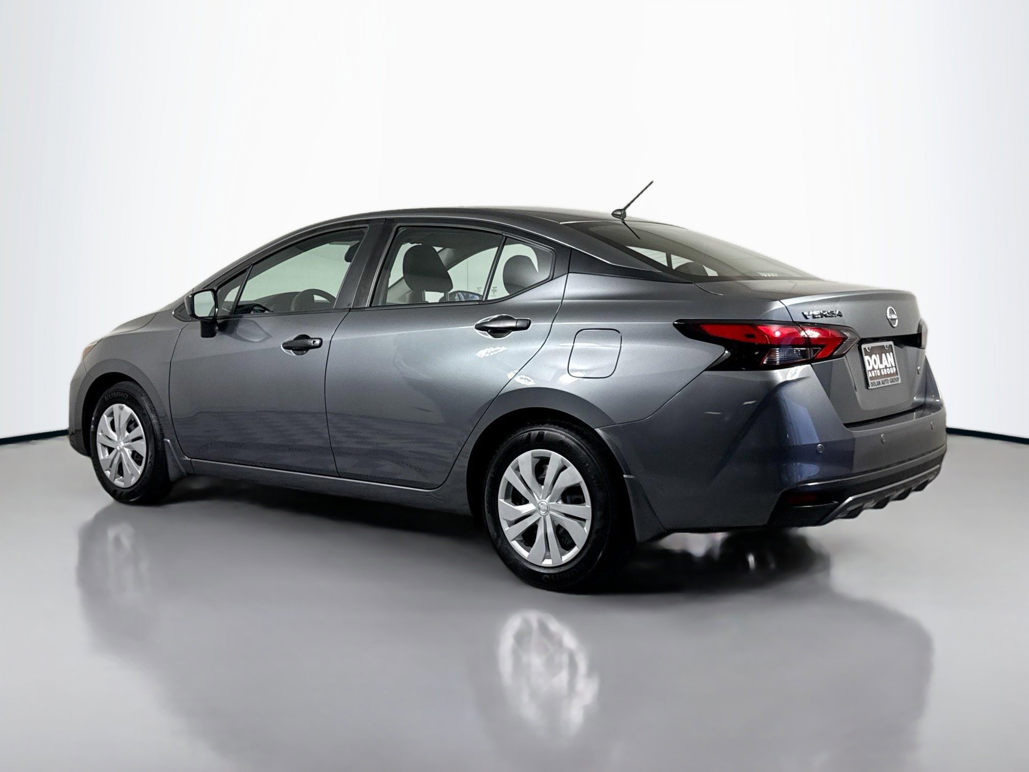 2024 Nissan Versa 1.6 S photo 2