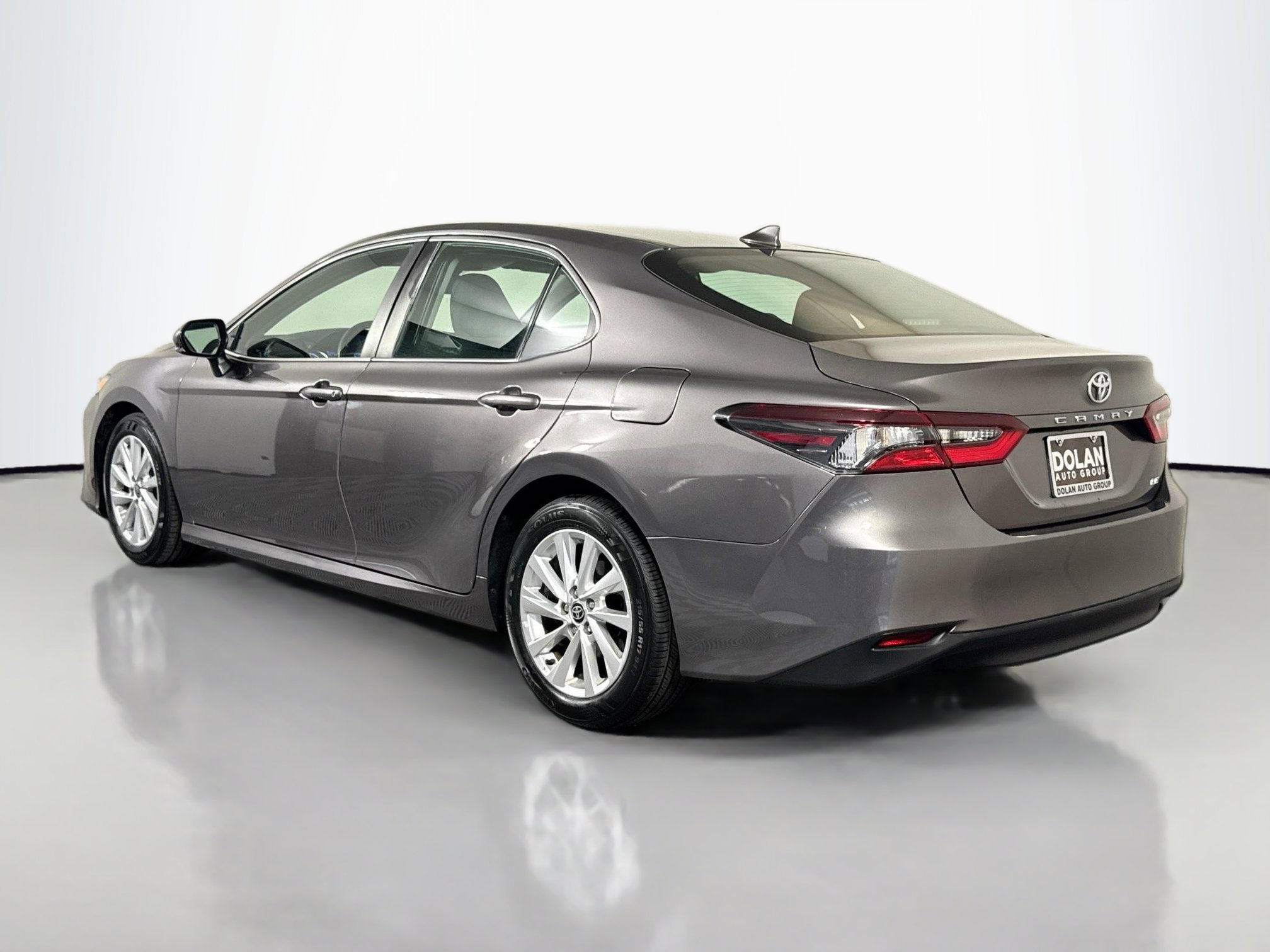 2023 Toyota Camry LE photo 3