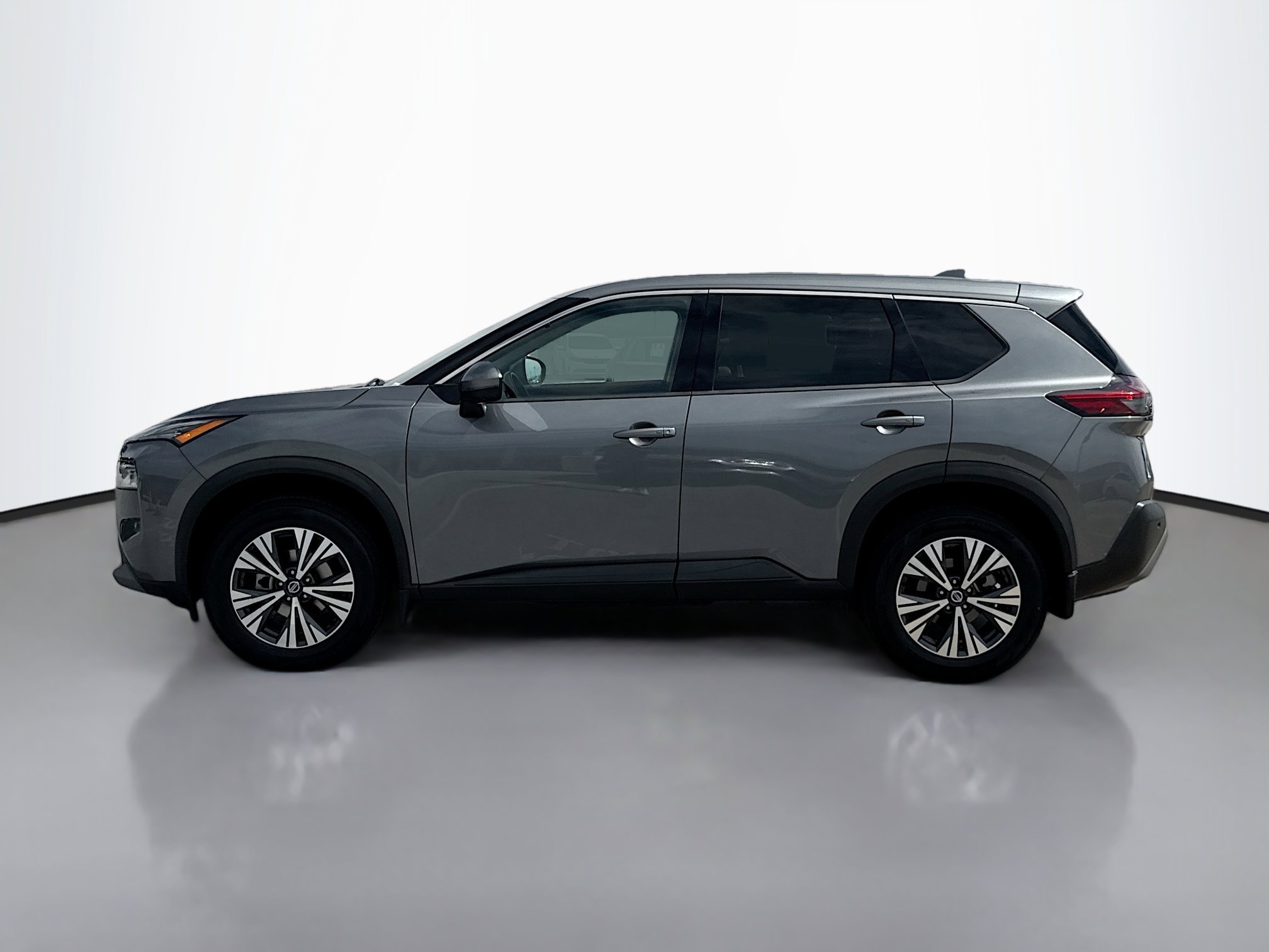 2021 Nissan Rogue SV photo 3