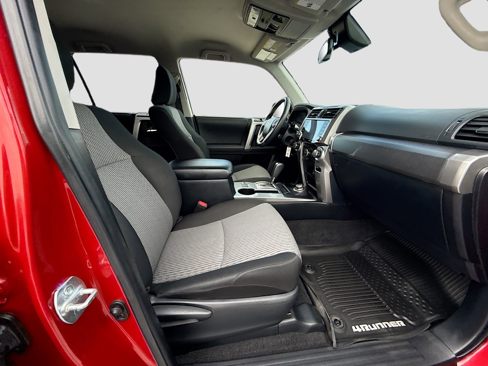 2020 Toyota 4Runner SR5 - Photo 21