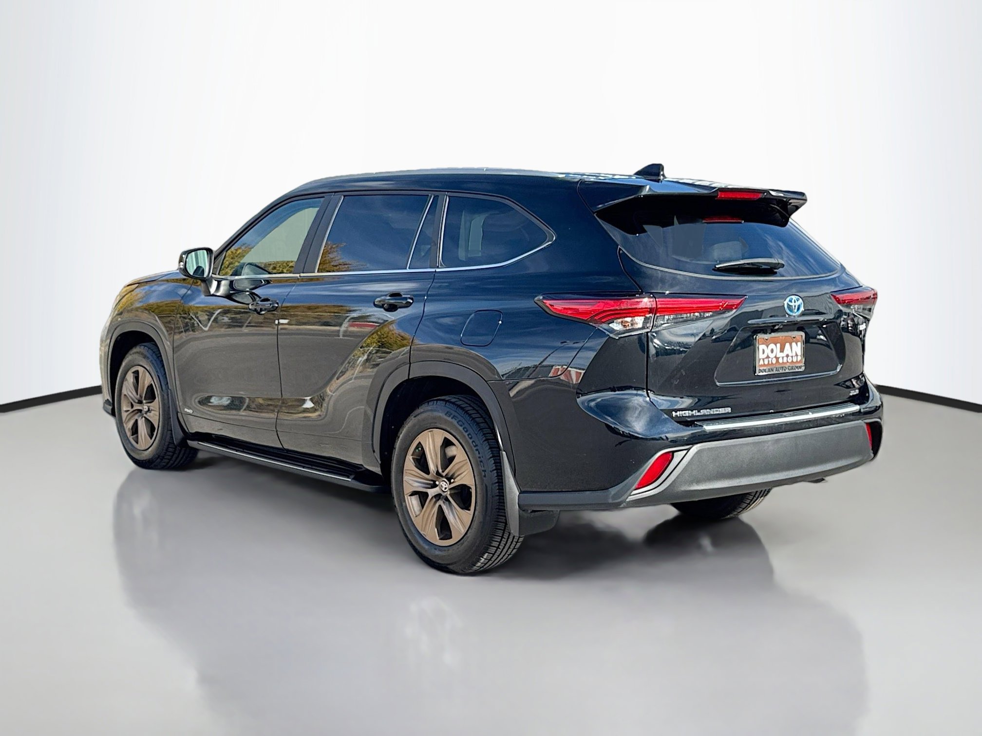 2023 Toyota Highlander Hybrid Bronze Edition photo 4