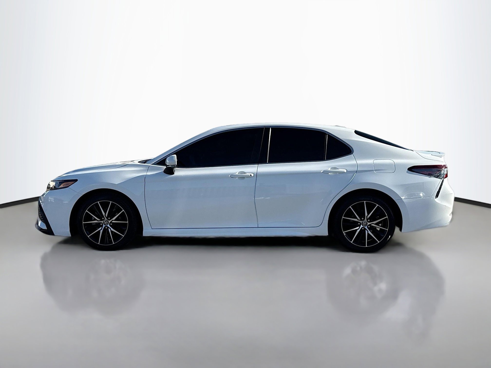 2023 Toyota Camry Hybrid SE photo 3