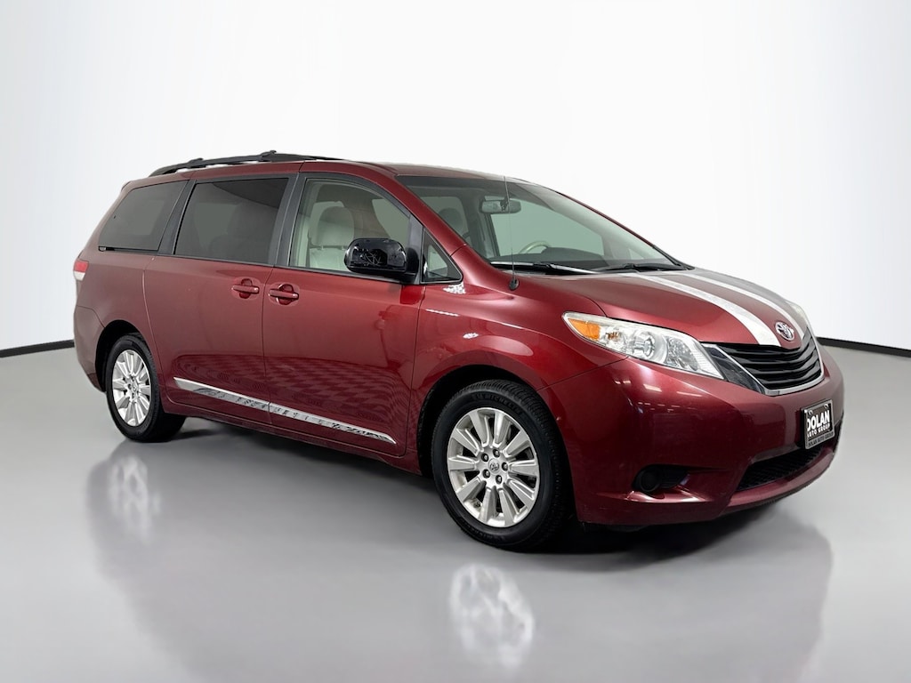 Used 2014 Toyota Sienna LE Van