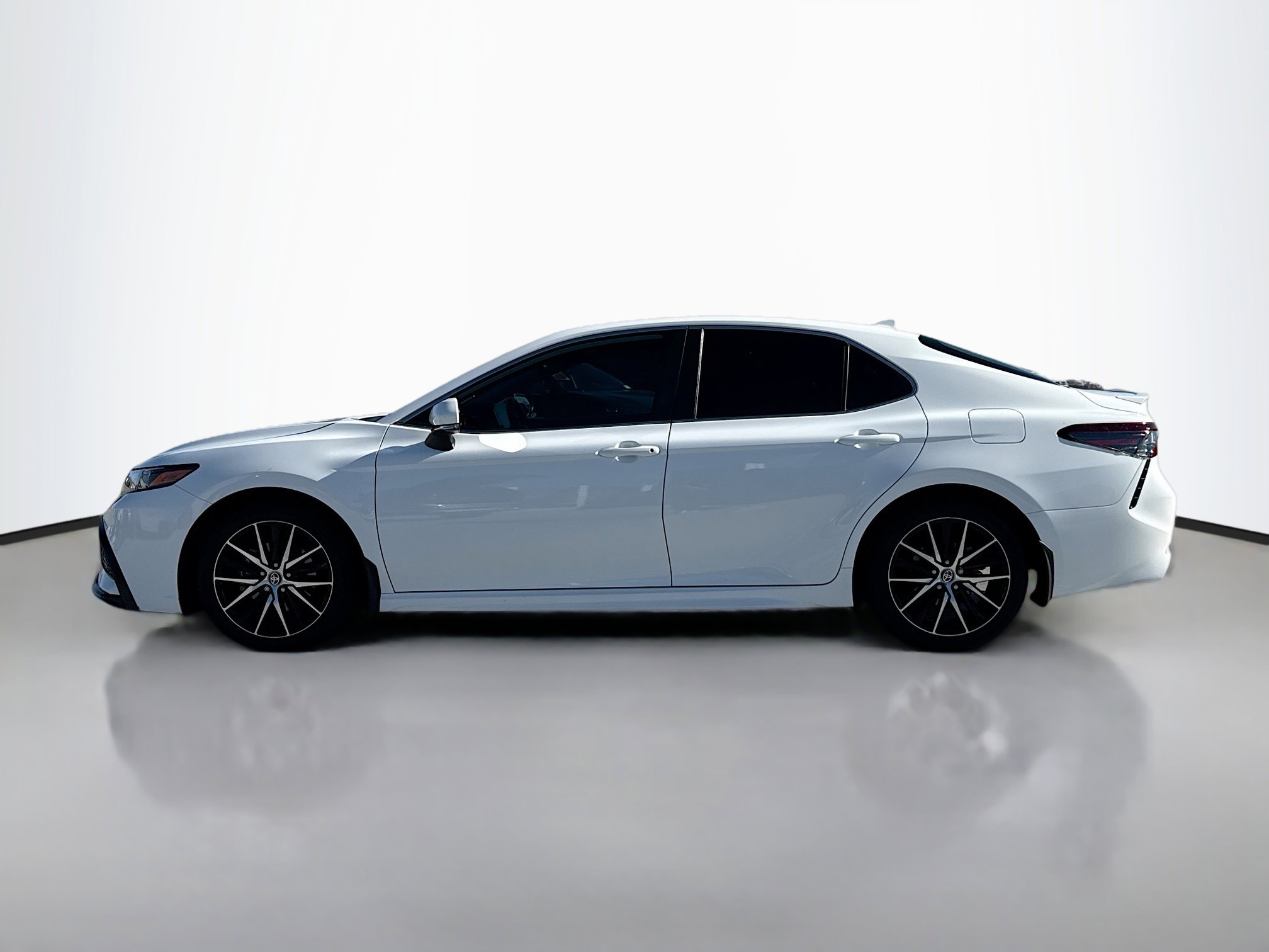 2024 Toyota Camry SE photo 3