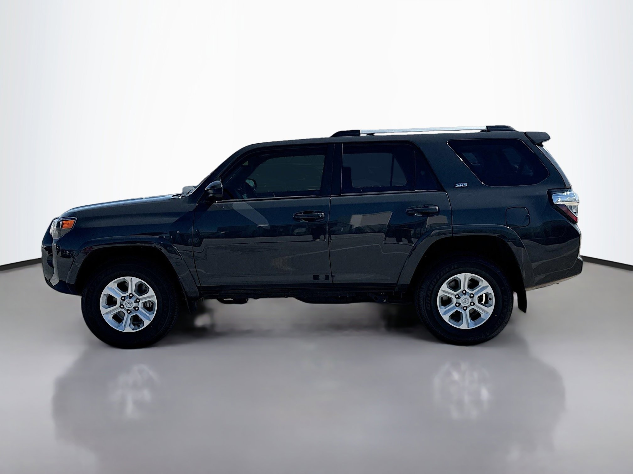 2024 Toyota 4Runner SR5 photo 3