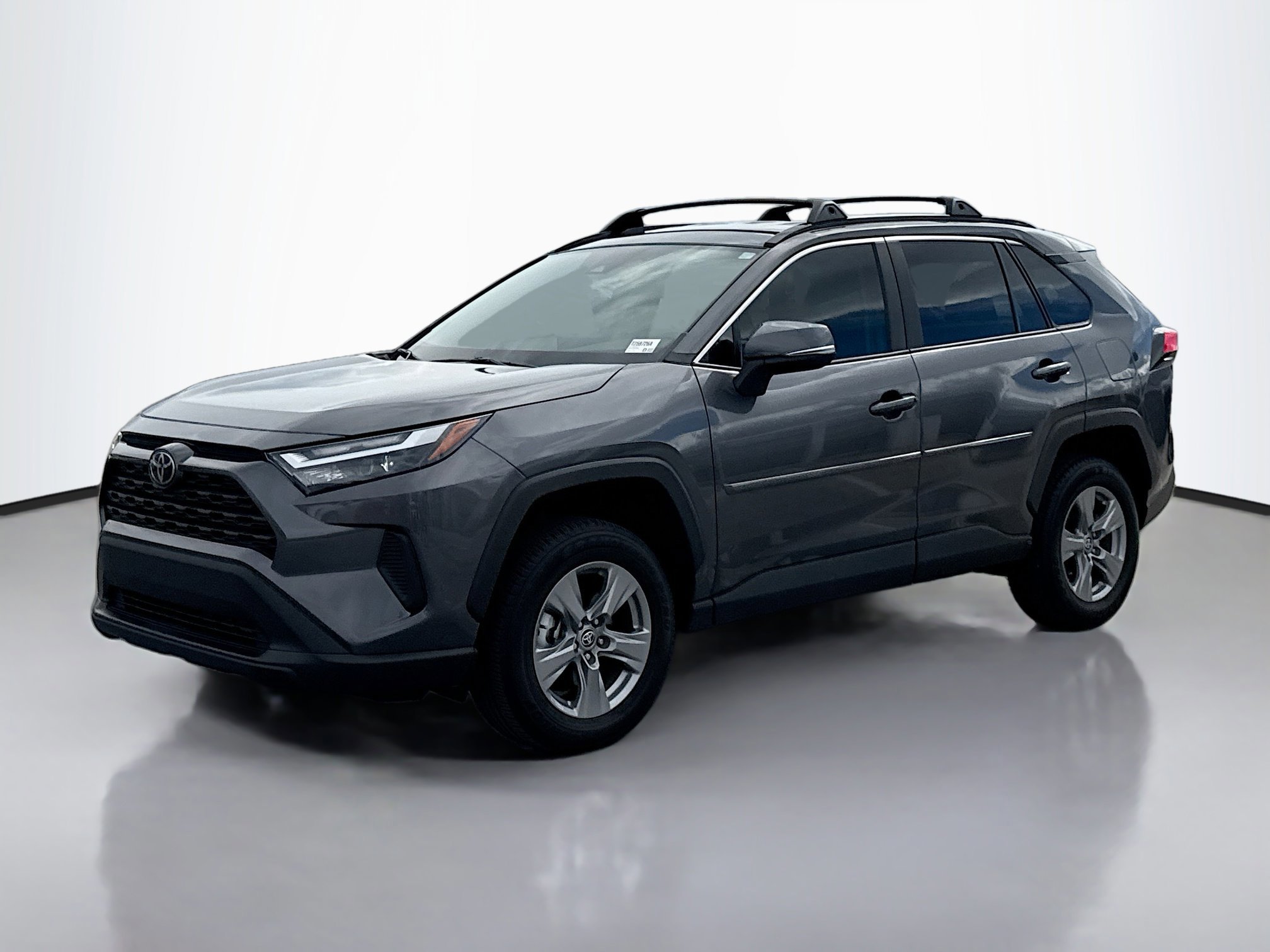 2022 Toyota RAV4 XLE photo 3