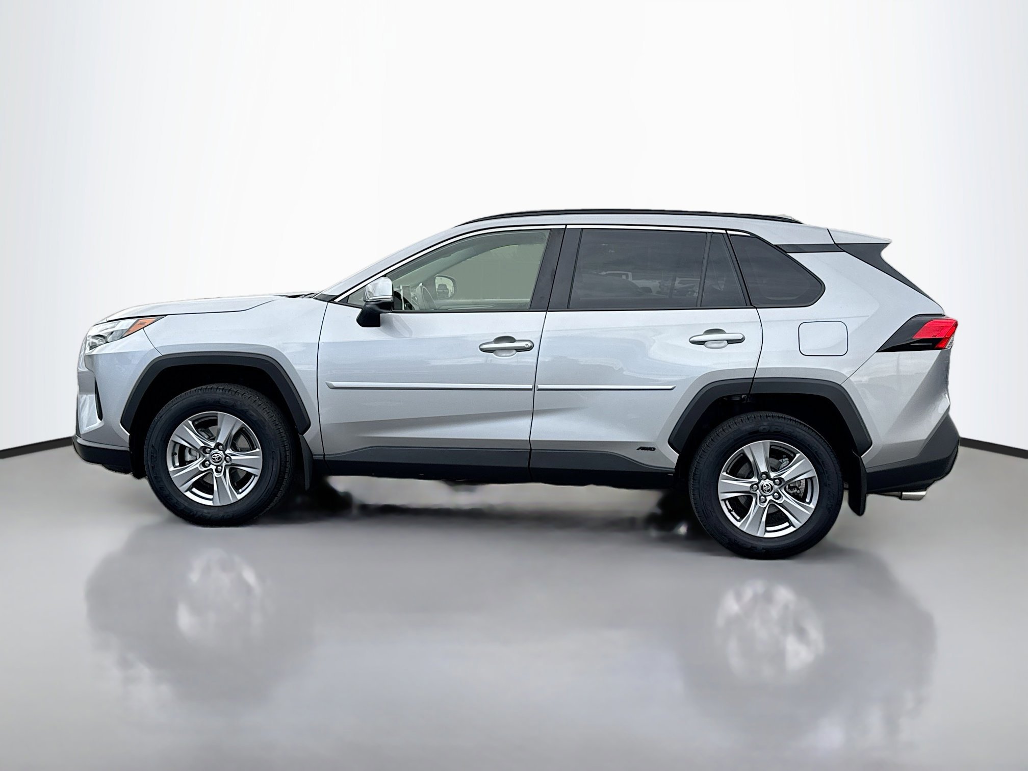 2024 Toyota RAV4 Hybrid LE photo 2
