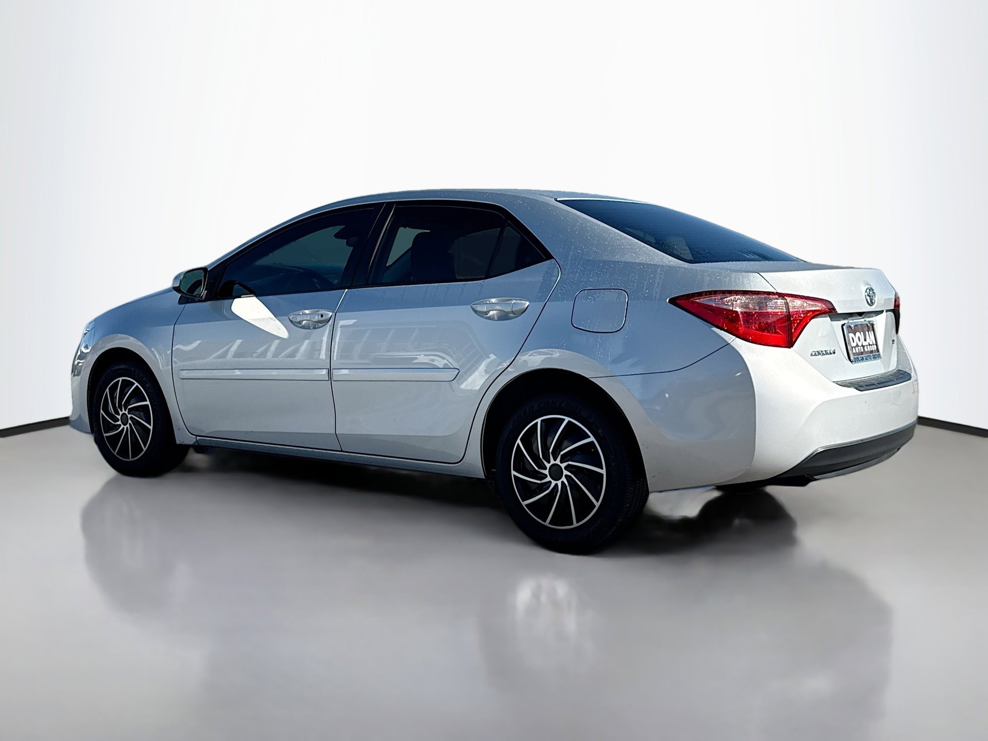 2017 Toyota Corolla LE photo 4