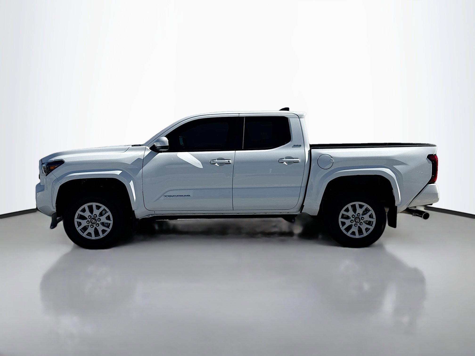 2024 Toyota Tacoma SR5 photo 2