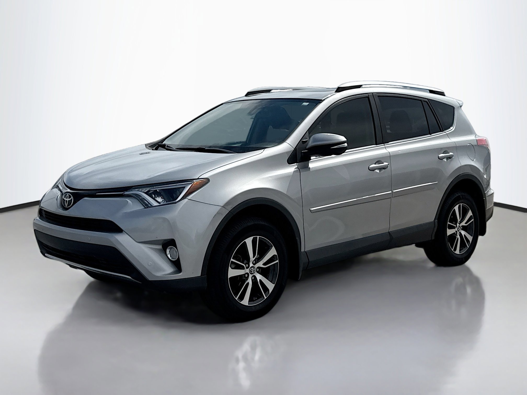 2016 Toyota RAV4 XLE photo 4