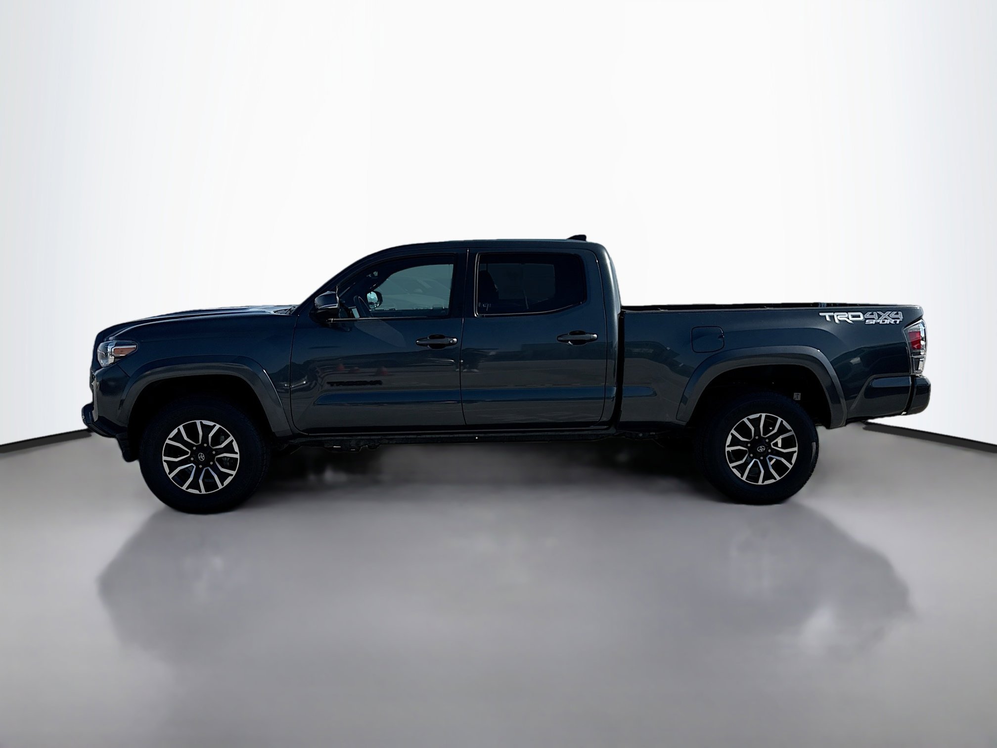 2022 Toyota Tacoma TRD Sport photo 3
