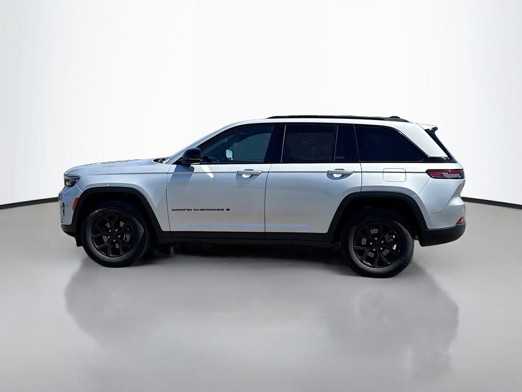 Used 2025 Jeep Grand Cherokee Altitude SUV