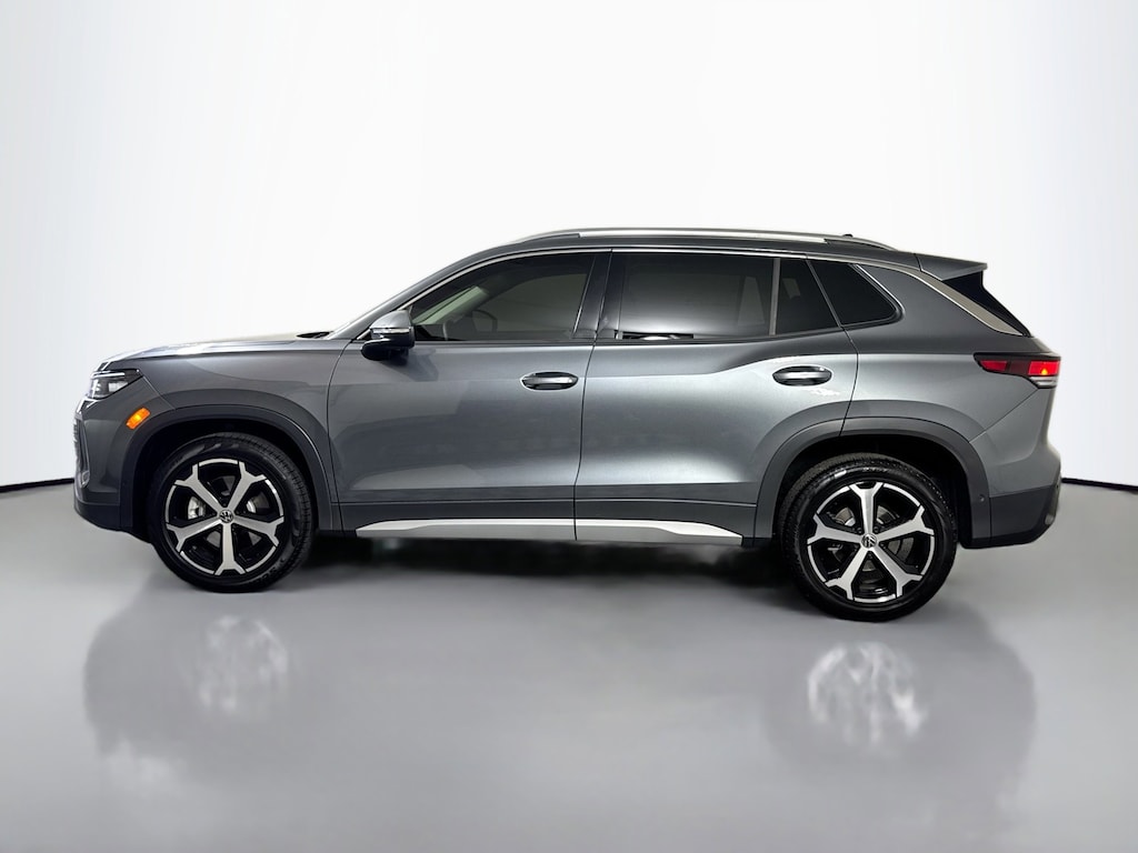 Used 2025 Volkswagen Tiguan 2.0T SE SUV