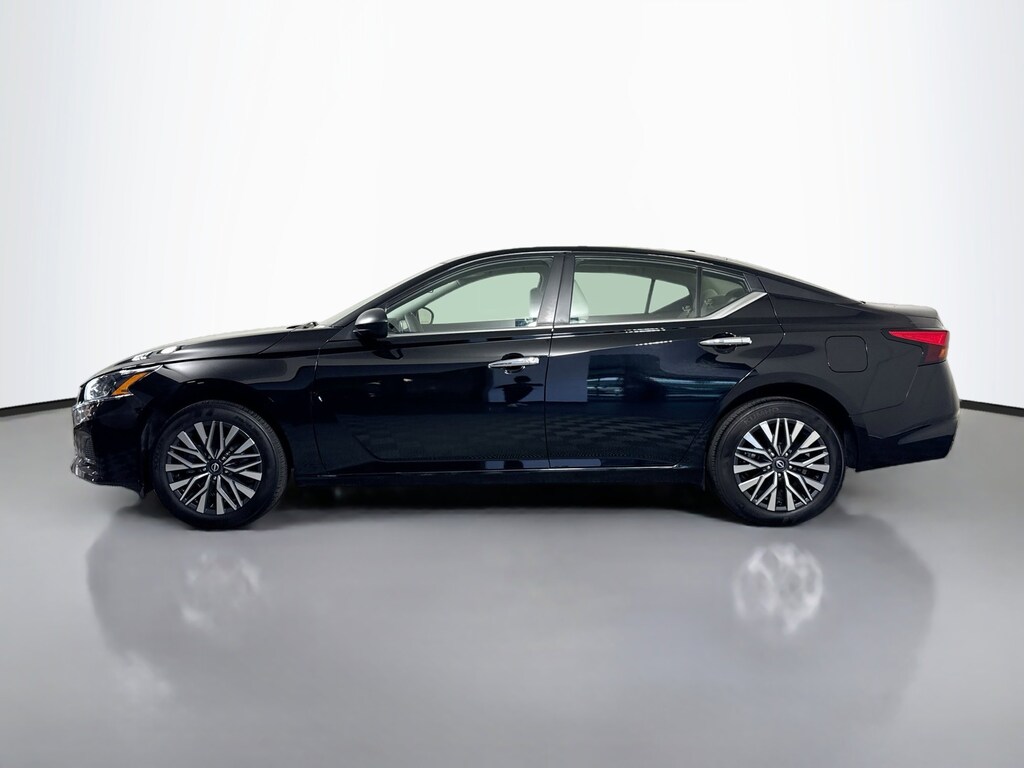Used 2025 Nissan Altima 2.5 SV Sedan