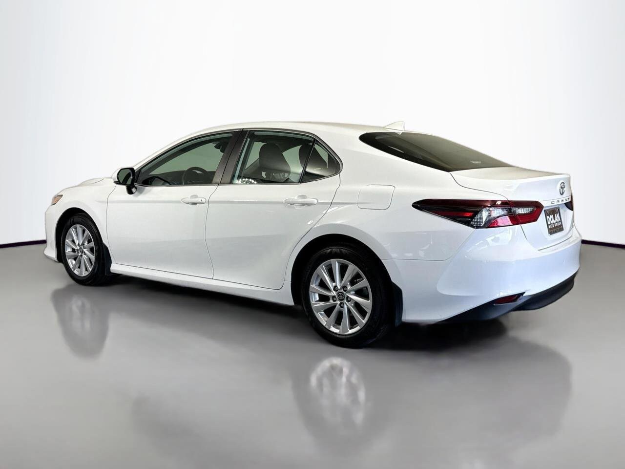 2023 Toyota Camry LE photo 3