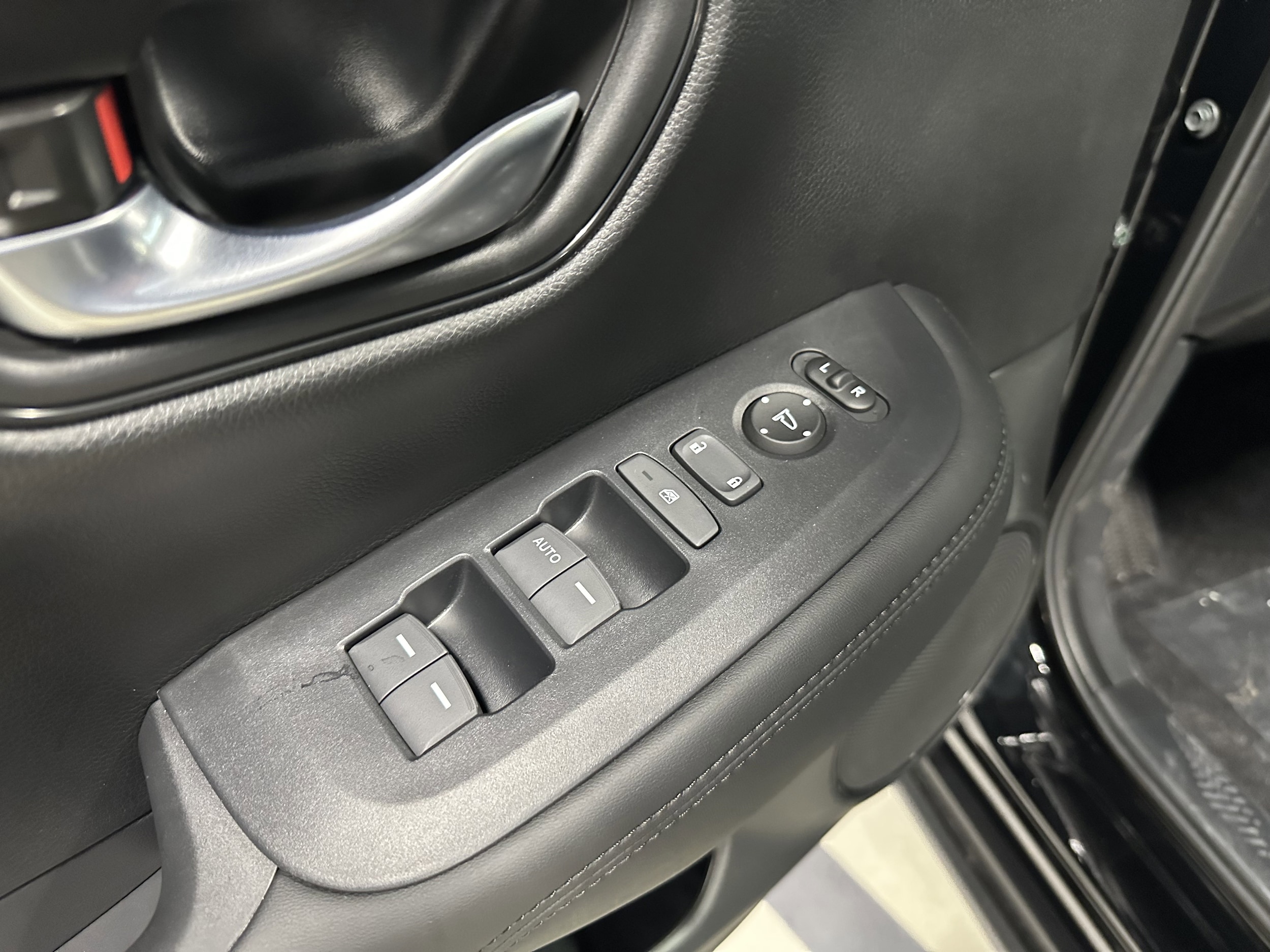 2026 Honda HR-V LX - Photo 16