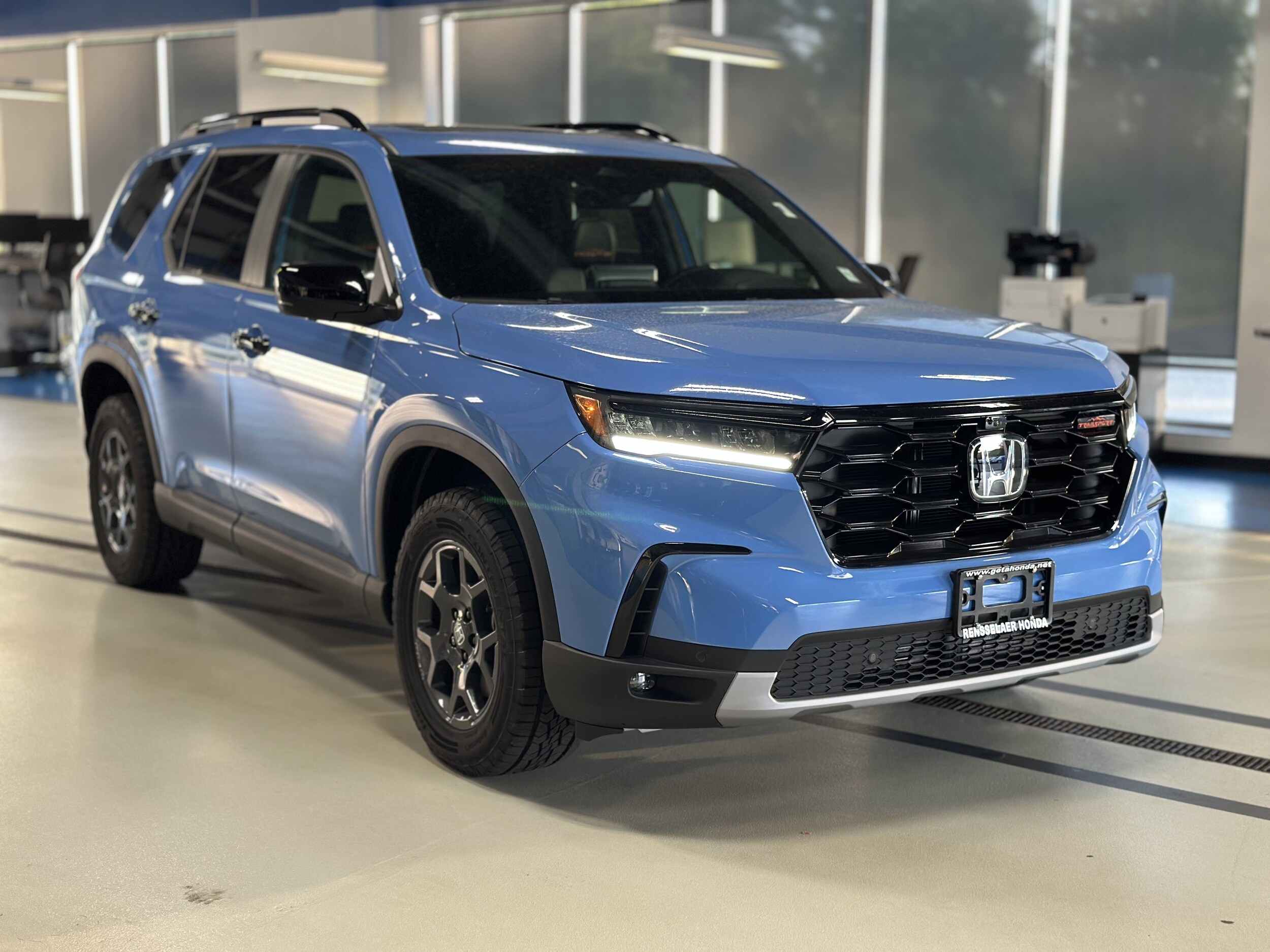 2025 Honda Pilot TrailSport photo 3
