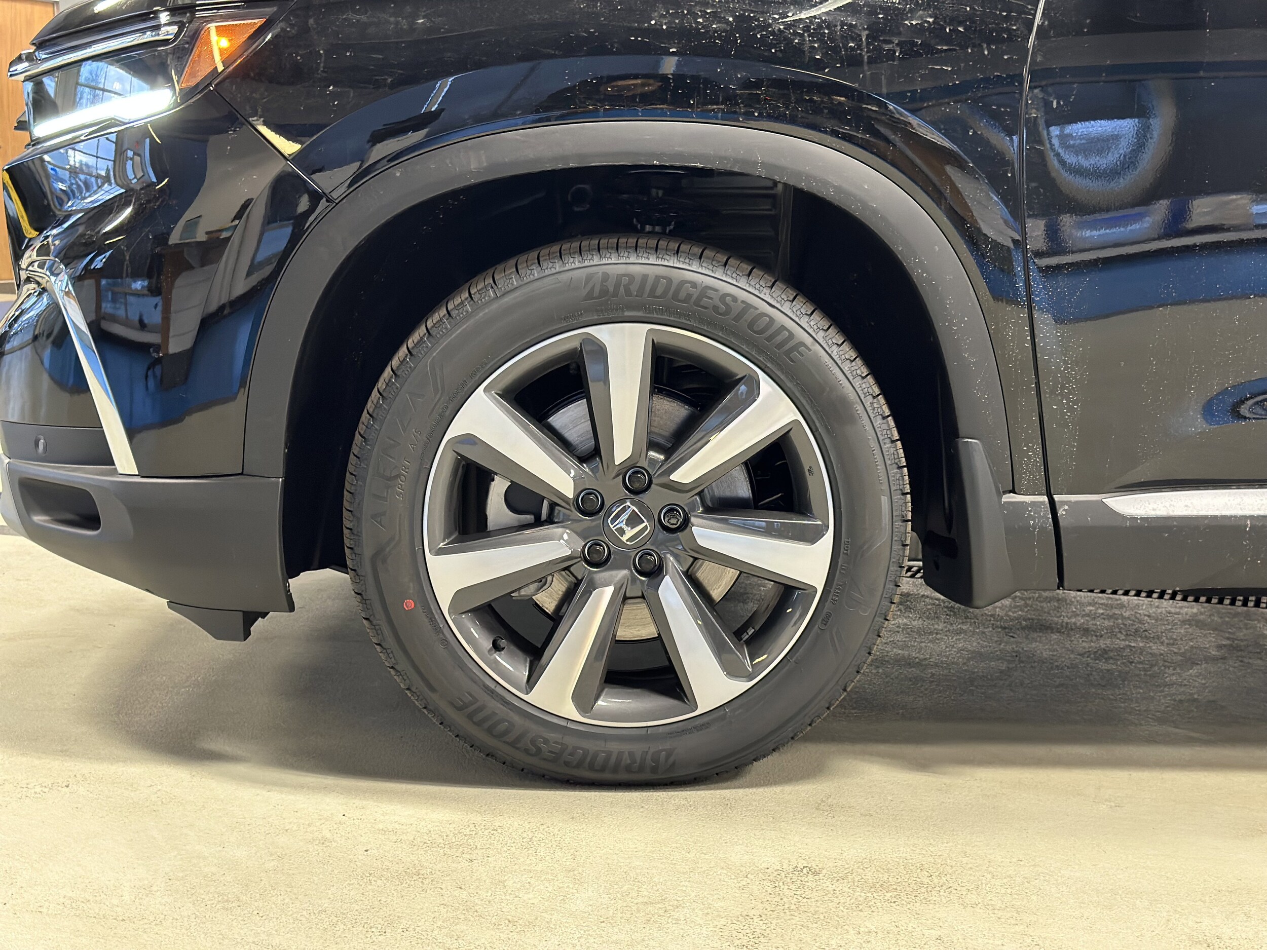 2025 Honda Pilot Touring photo 4