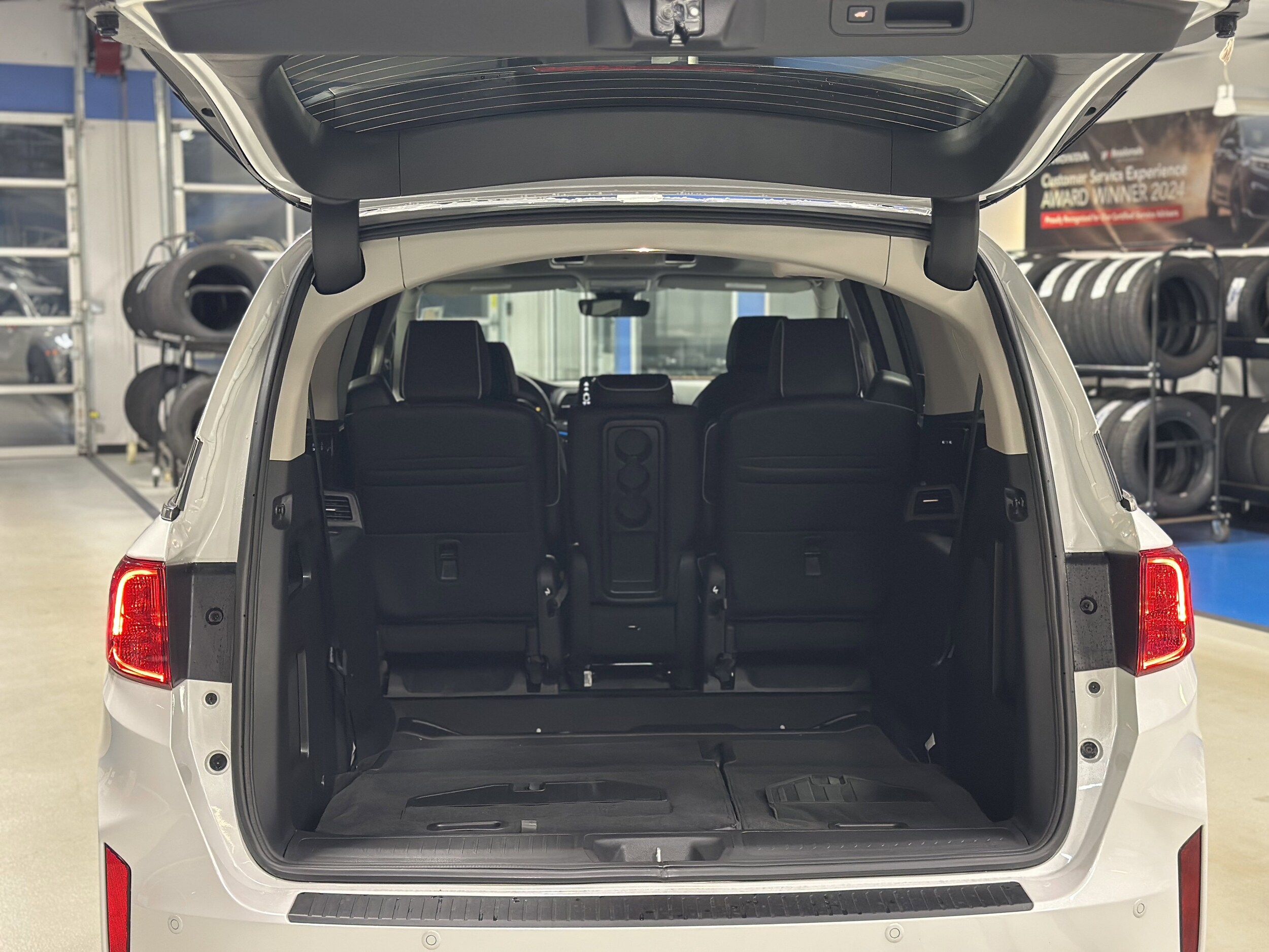 2026 Honda Odyssey Touring - Photo 6