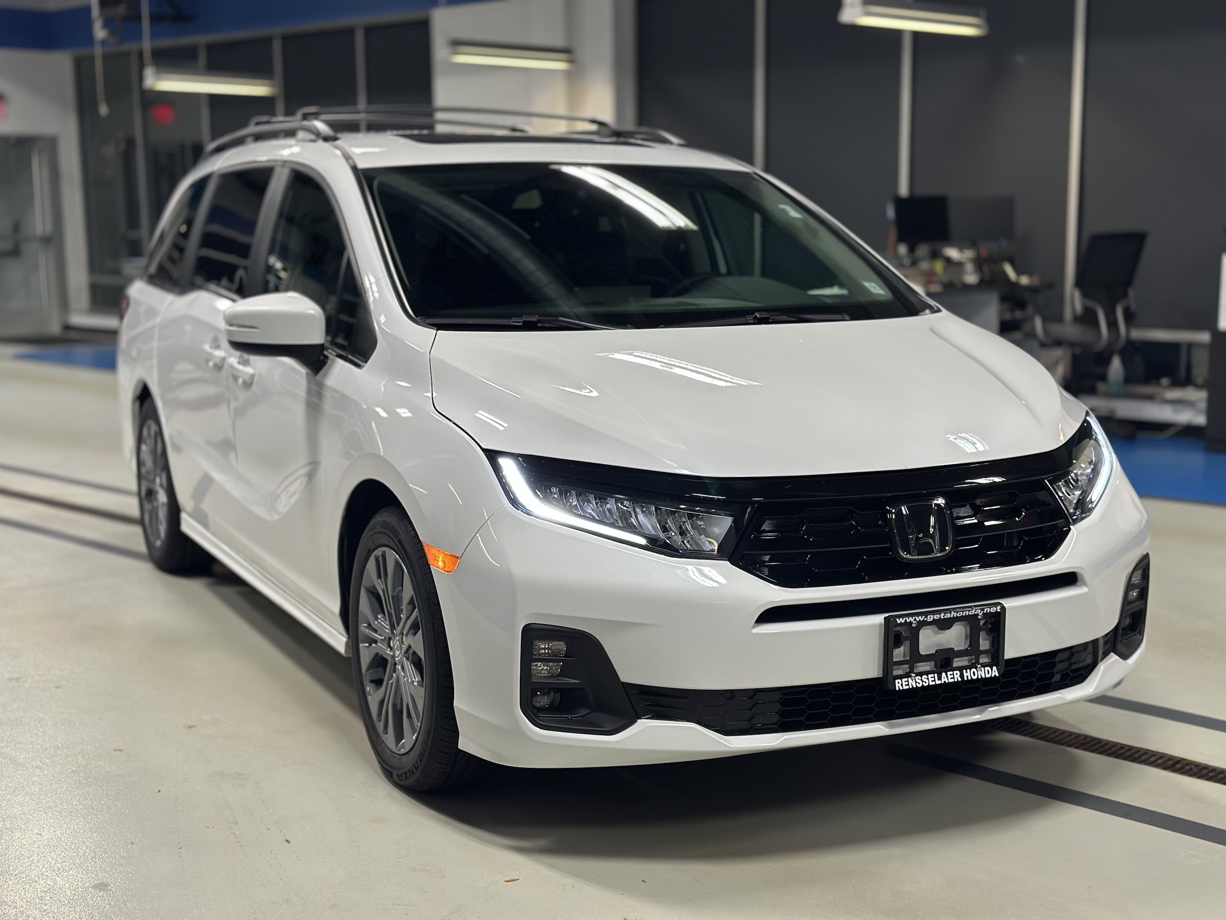 2026 Honda Odyssey Touring - Photo 3