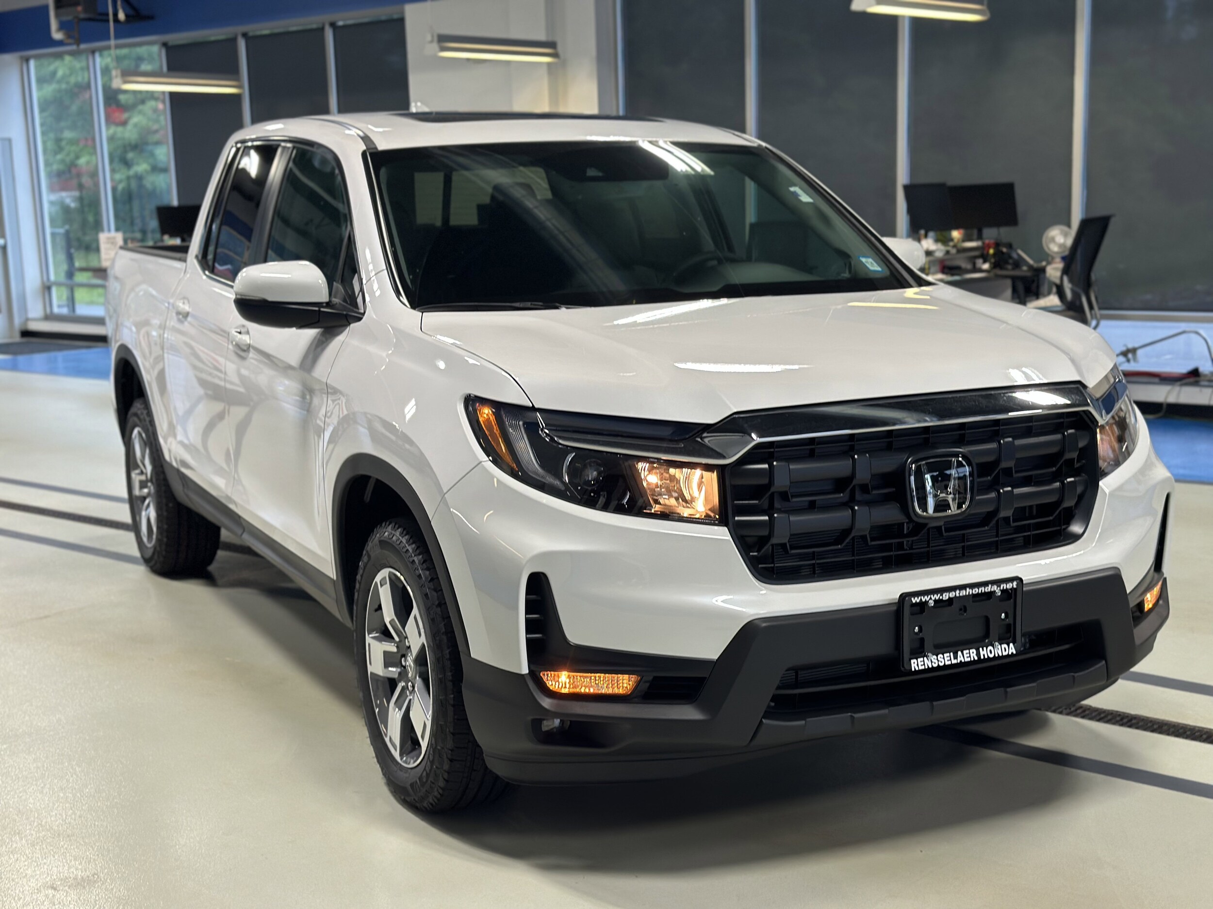 2025 Honda Ridgeline RTL photo 3
