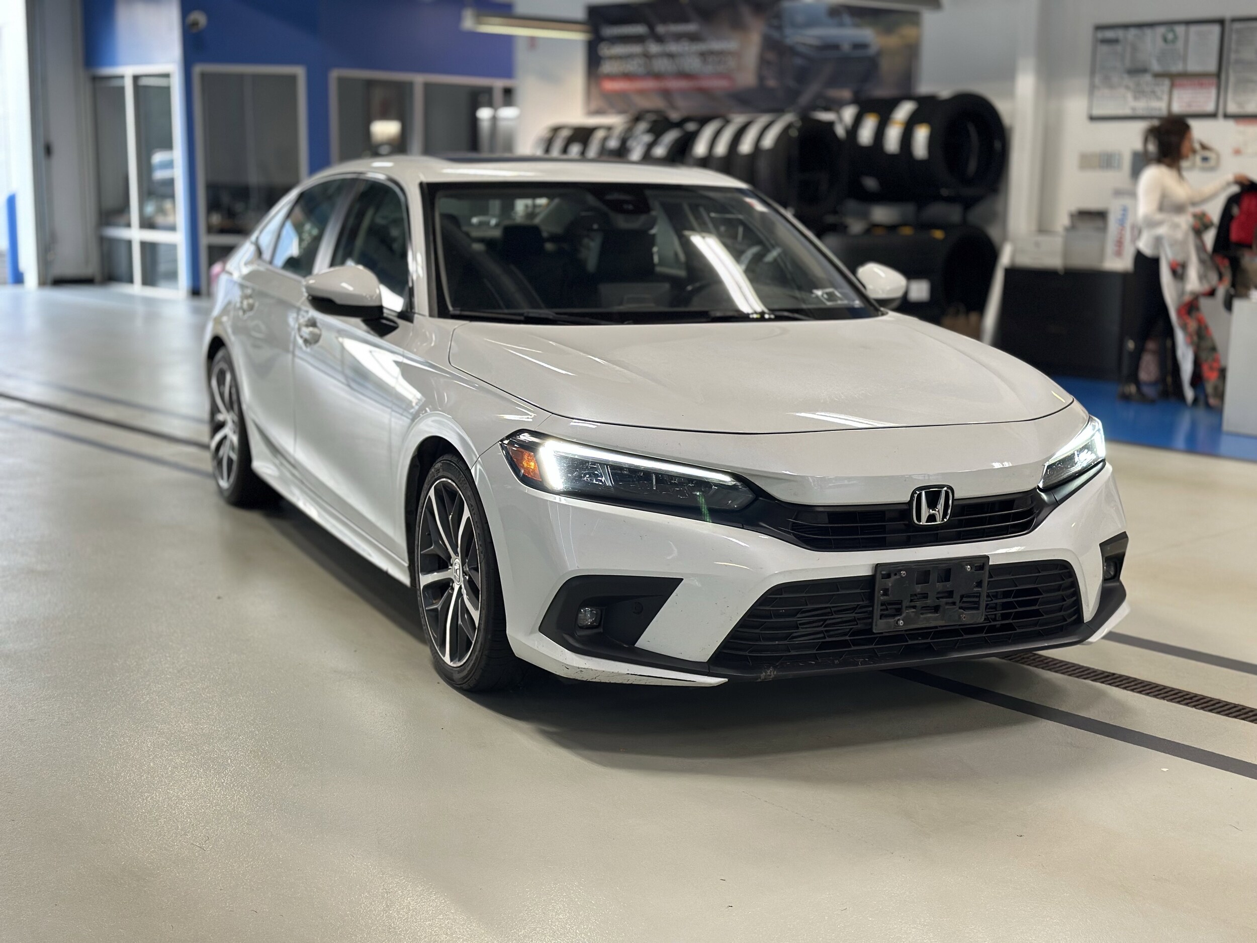 2022 Honda Civic Touring photo 3
