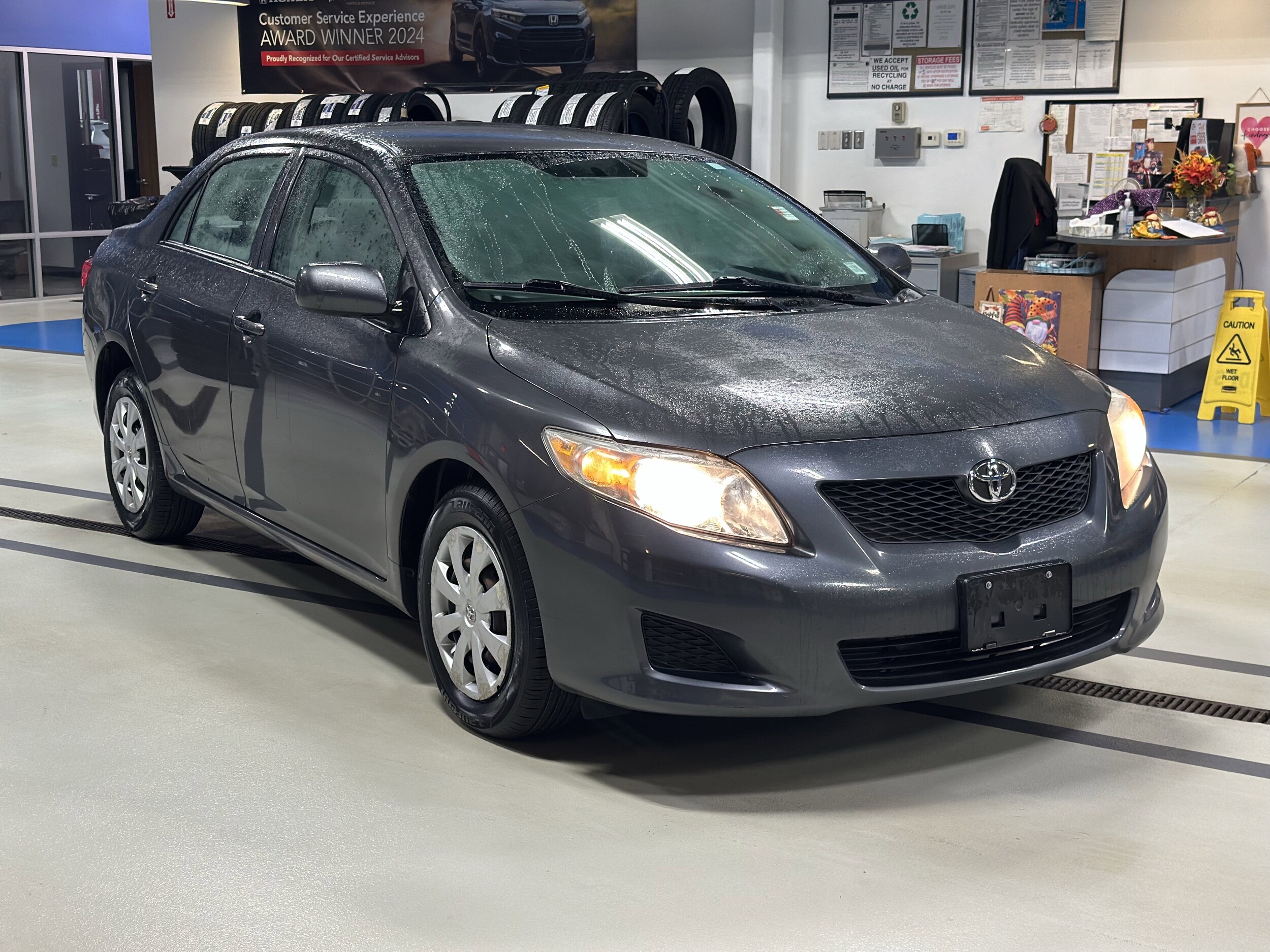 2010 Toyota Corolla LE photo 3