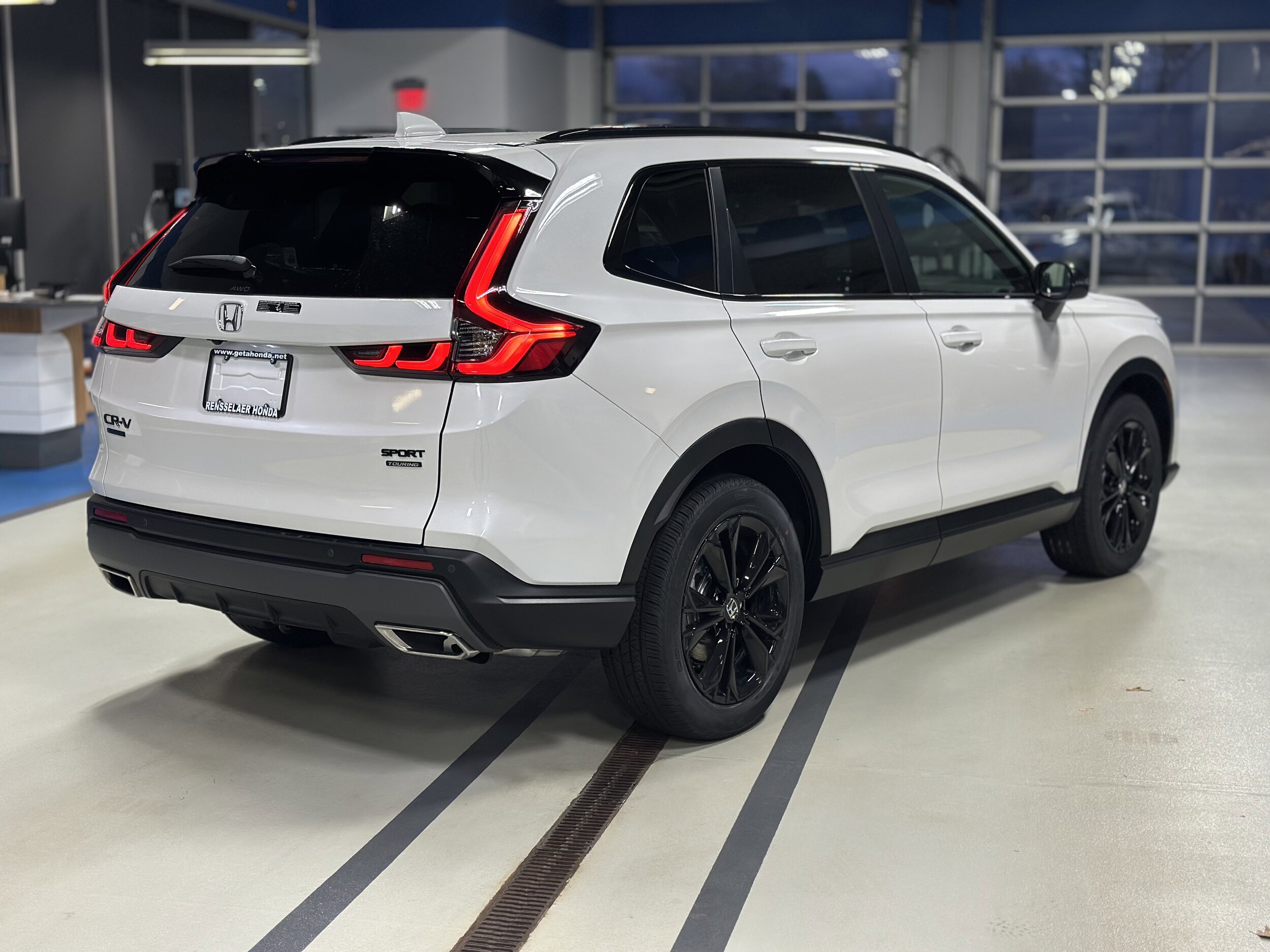 2026 Honda CR-V Hybrid Sport Touring photo 4