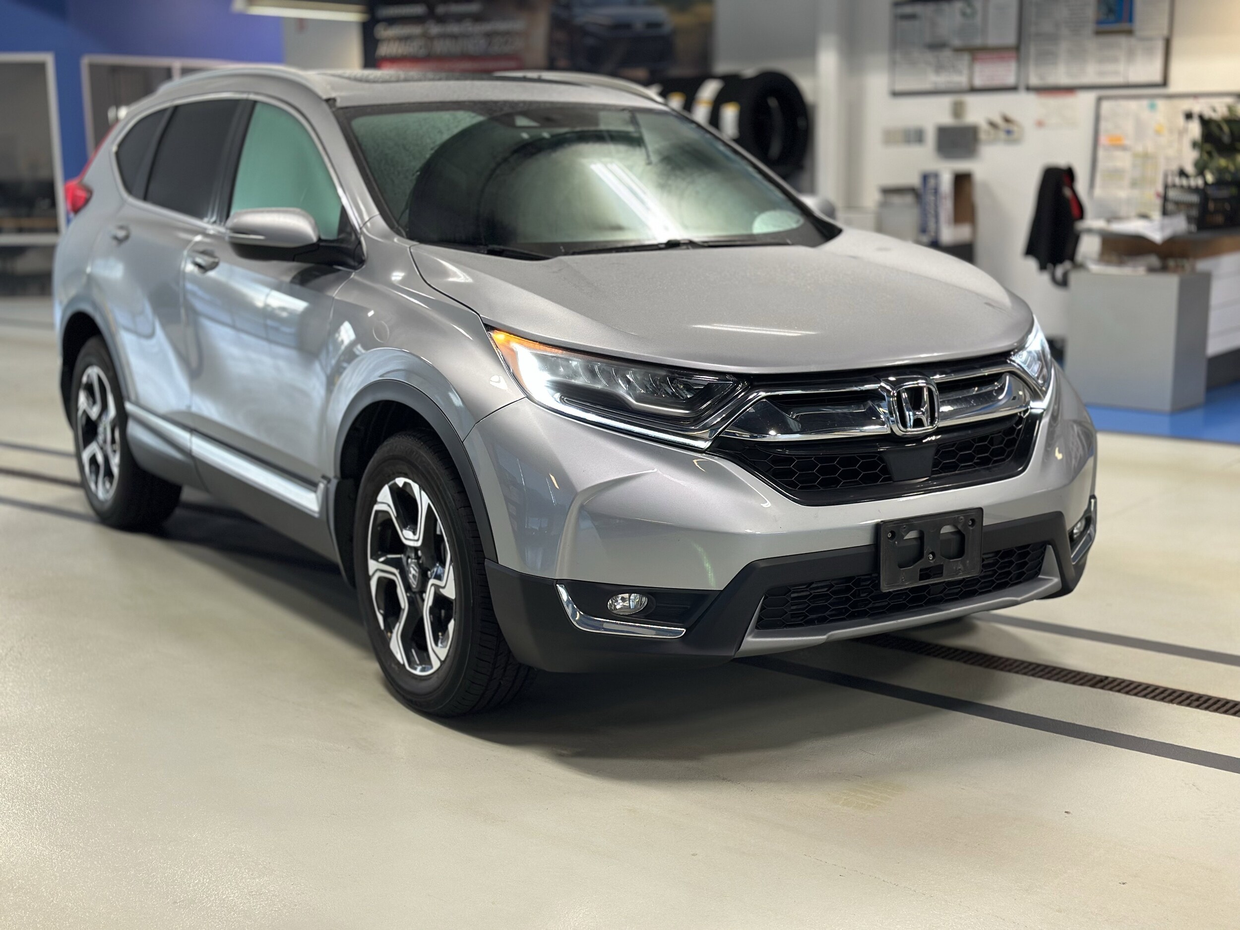2019 Honda CR-V Touring photo 3