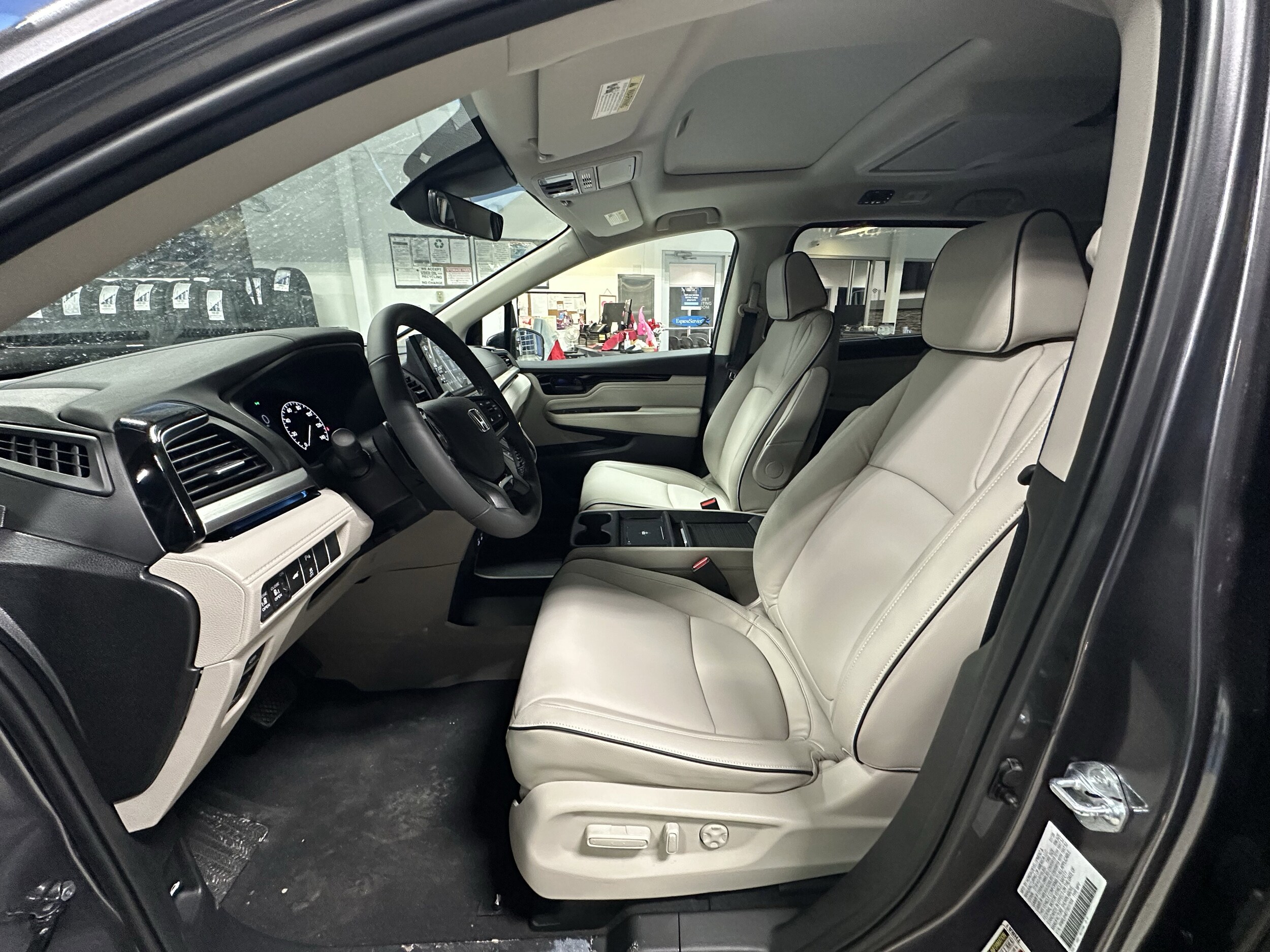 2026 Honda Odyssey Touring - Photo 8