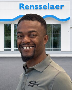 Staff member Marlon Mickle from ID_6341e2b0359f
