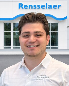 Staff member Efe Ozdinc from ID_c7fe2efc9c24