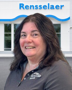 Staff member Tammy Raymond from ID_0179c17601e9