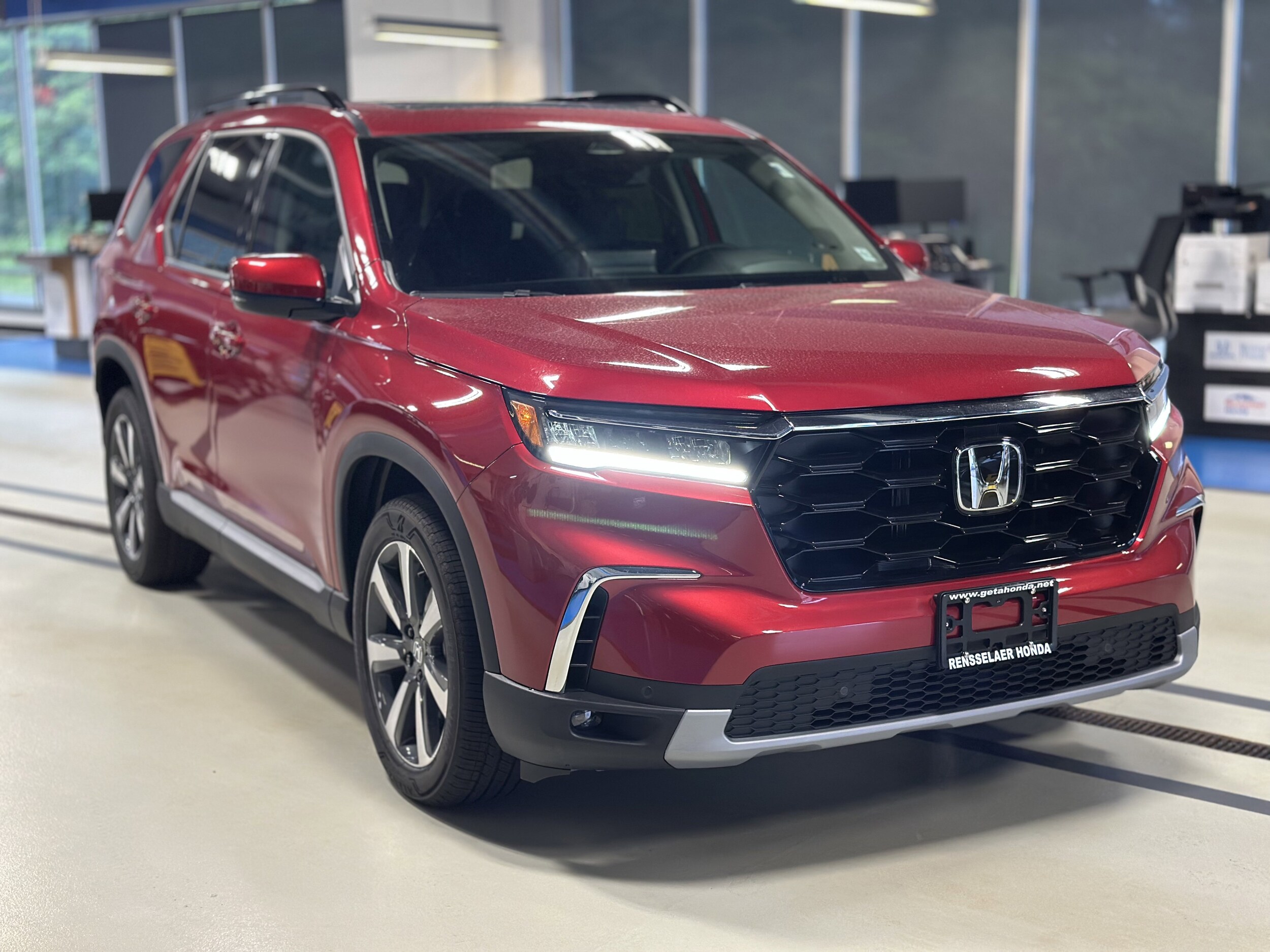2025 Honda Pilot Touring photo 3