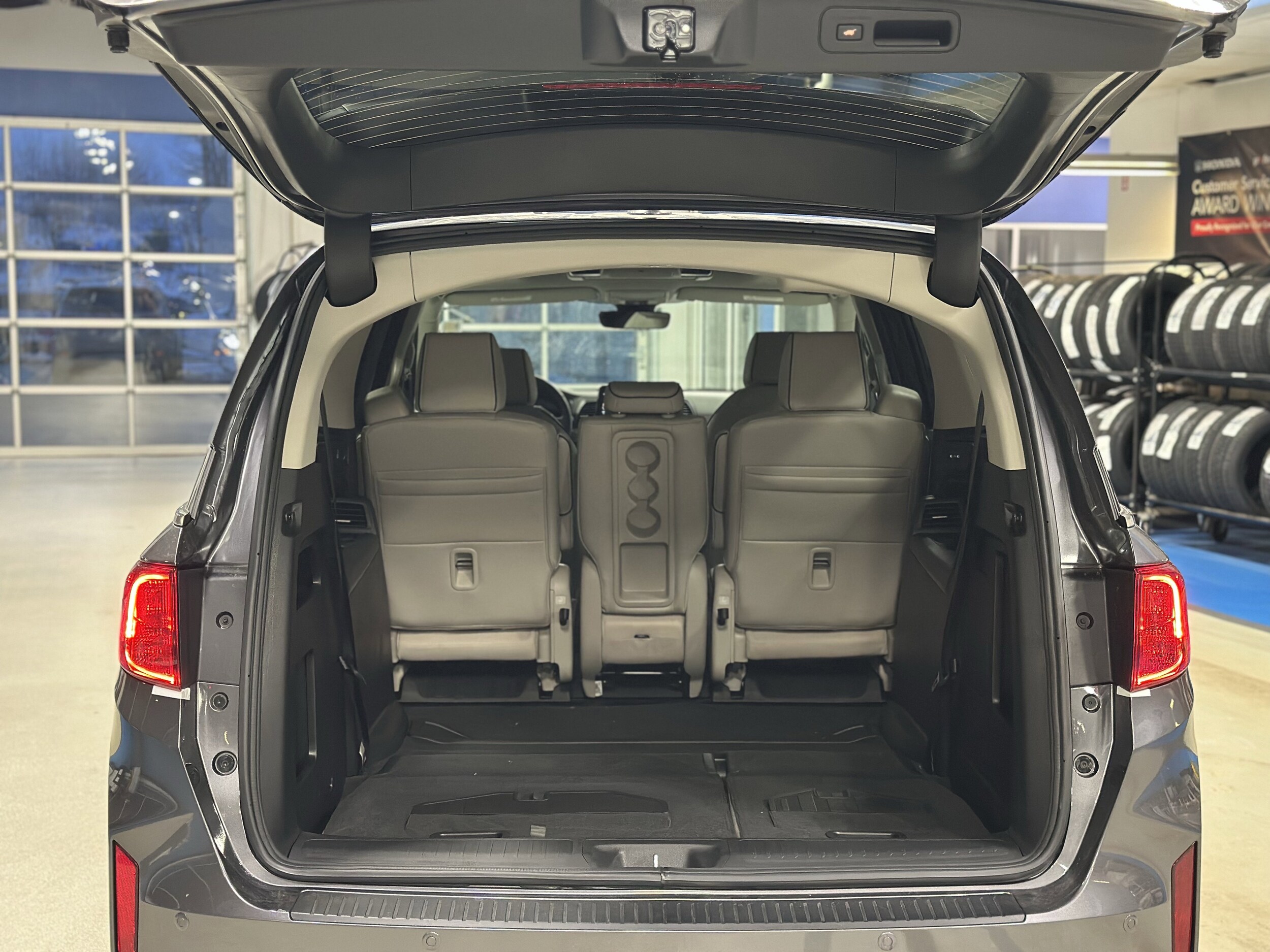 2026 Honda Odyssey Touring - Photo 6