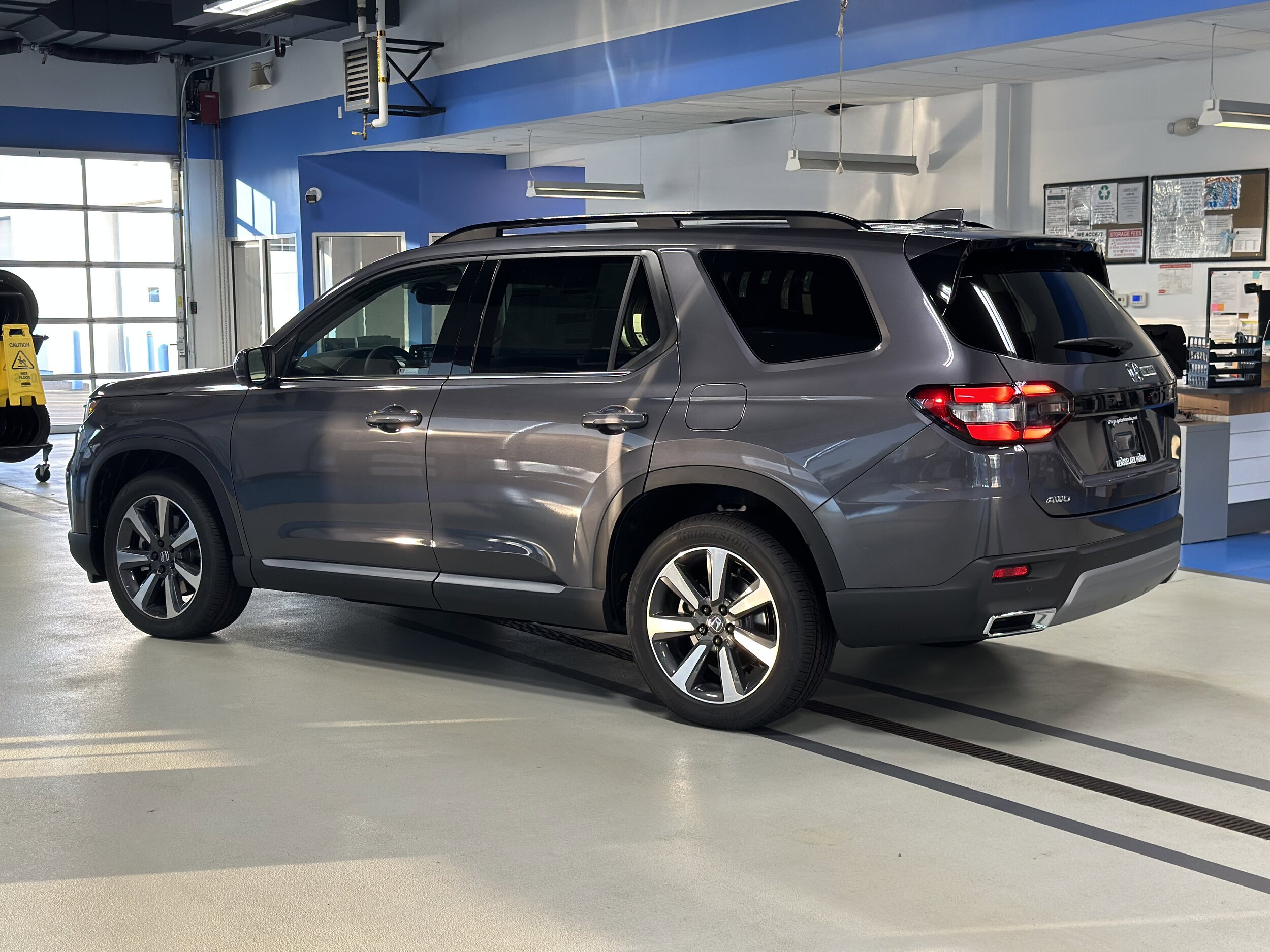 2025 Honda Pilot Elite photo 2
