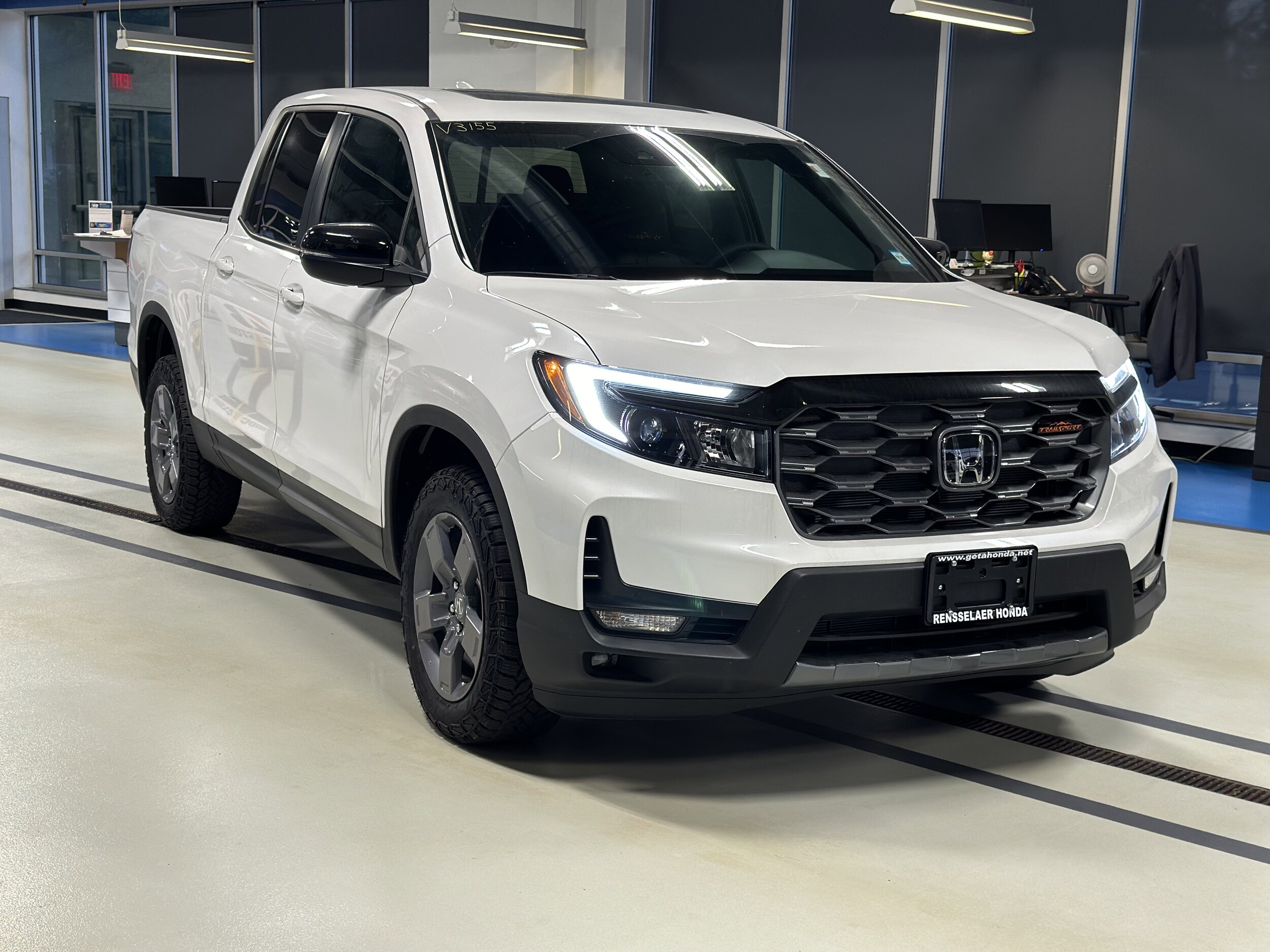 2025 Honda Ridgeline TrailSport photo 3