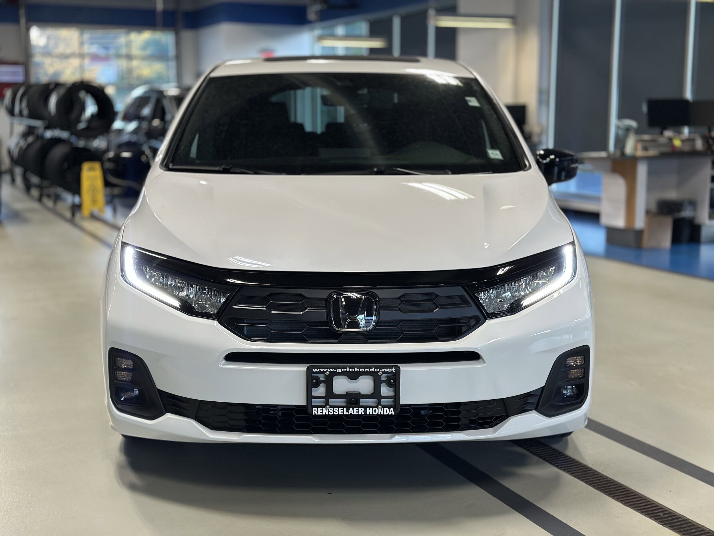 2026 Honda Odyssey photo 2