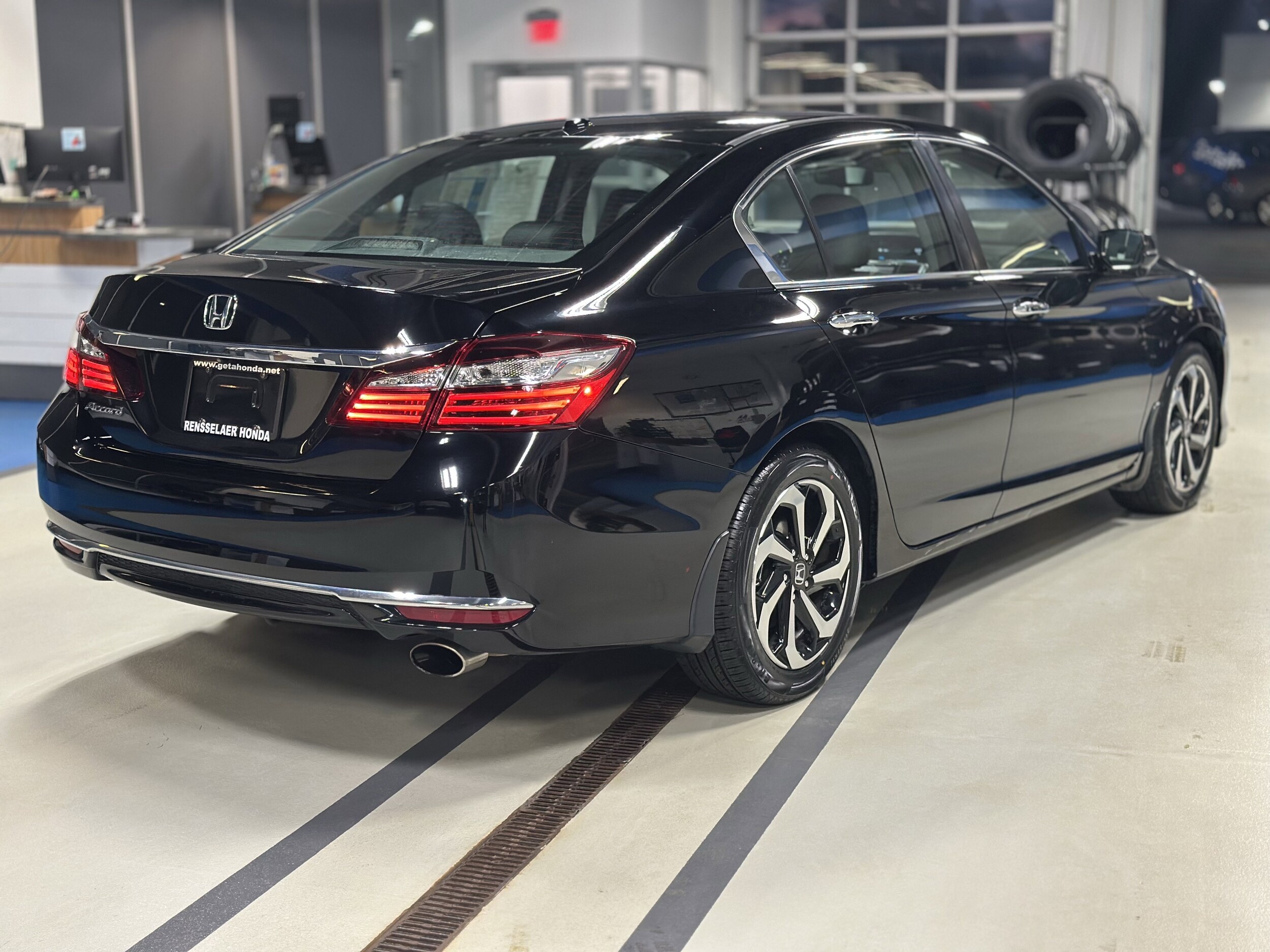 2017 Honda Accord EX-L photo 4