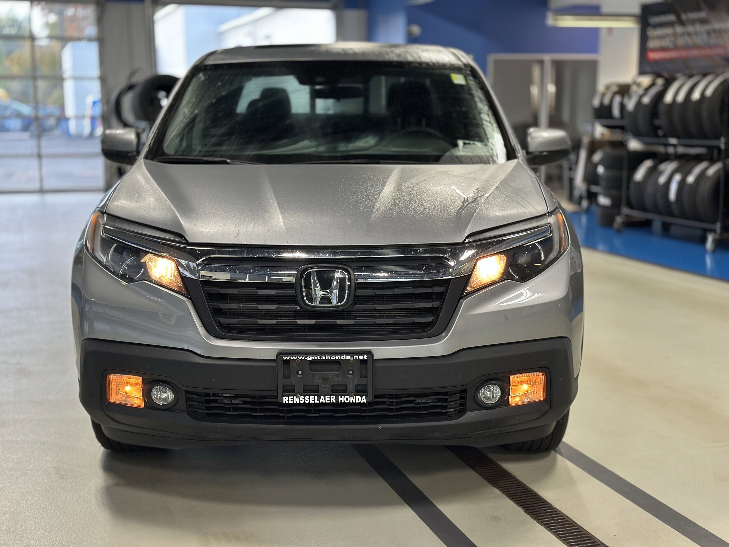 2020 Honda Ridgeline RTL photo 2