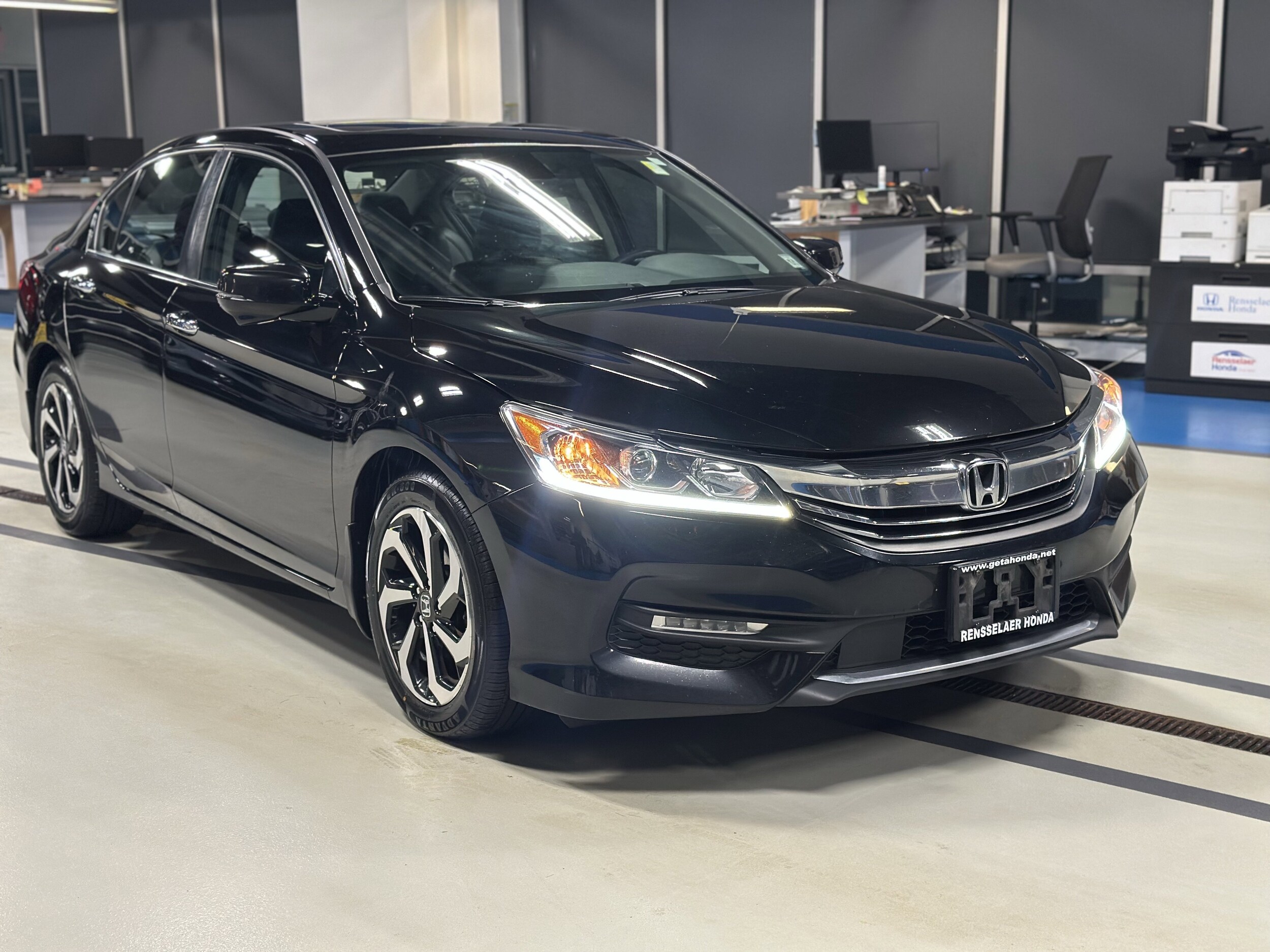 2017 Honda Accord EX-L photo 3