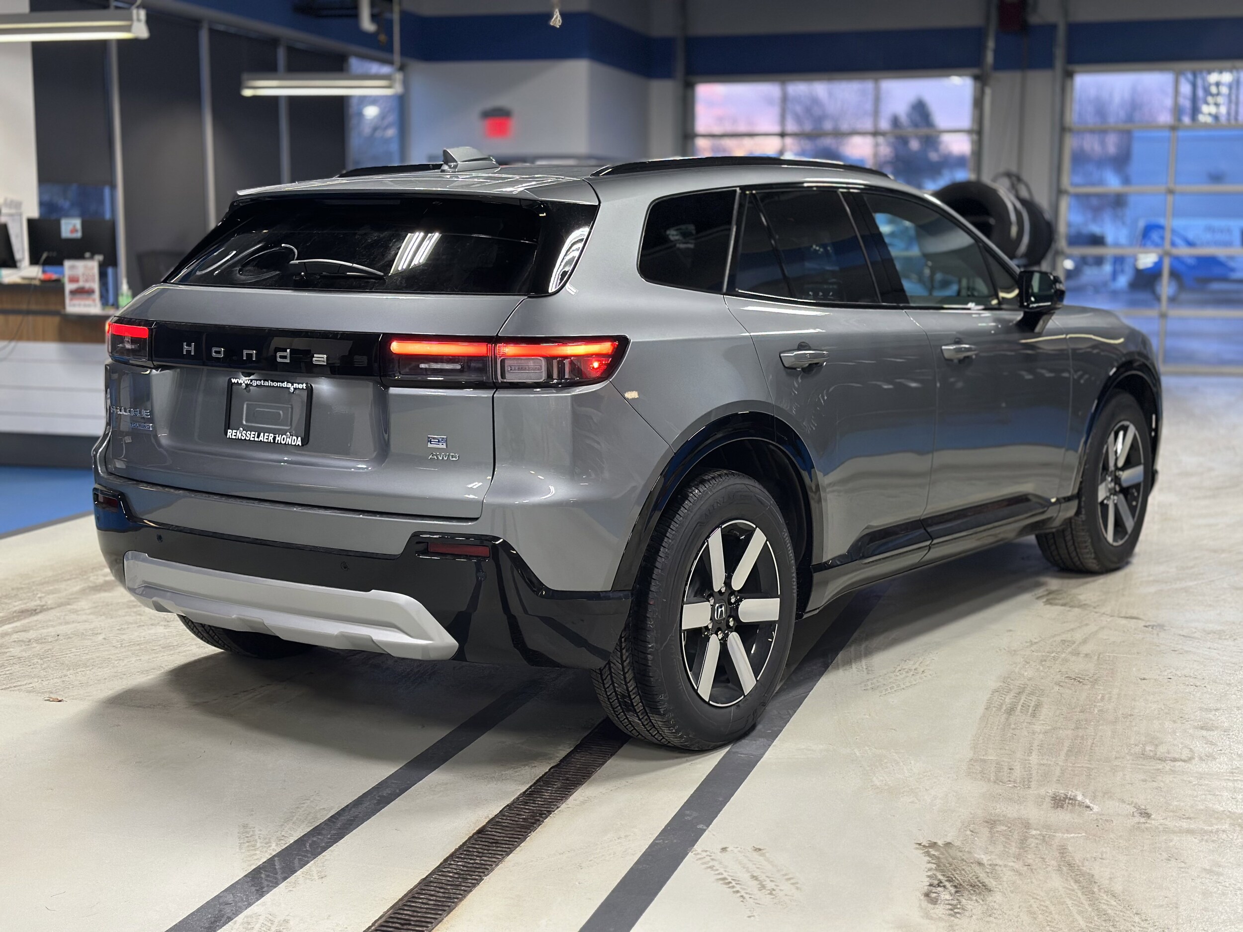 2026 Honda Prologue Touring photo 4