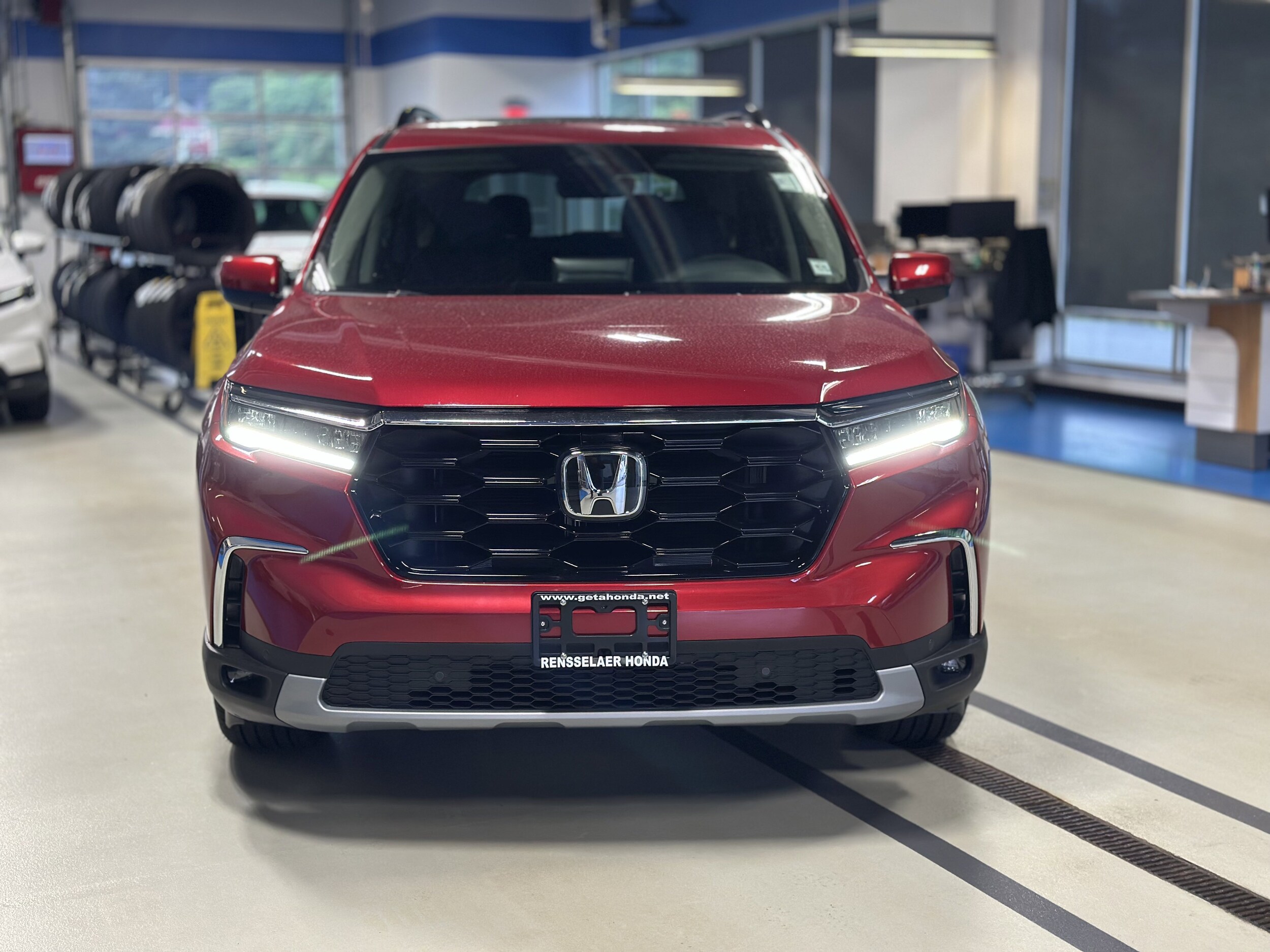 2025 Honda Pilot Touring photo 2