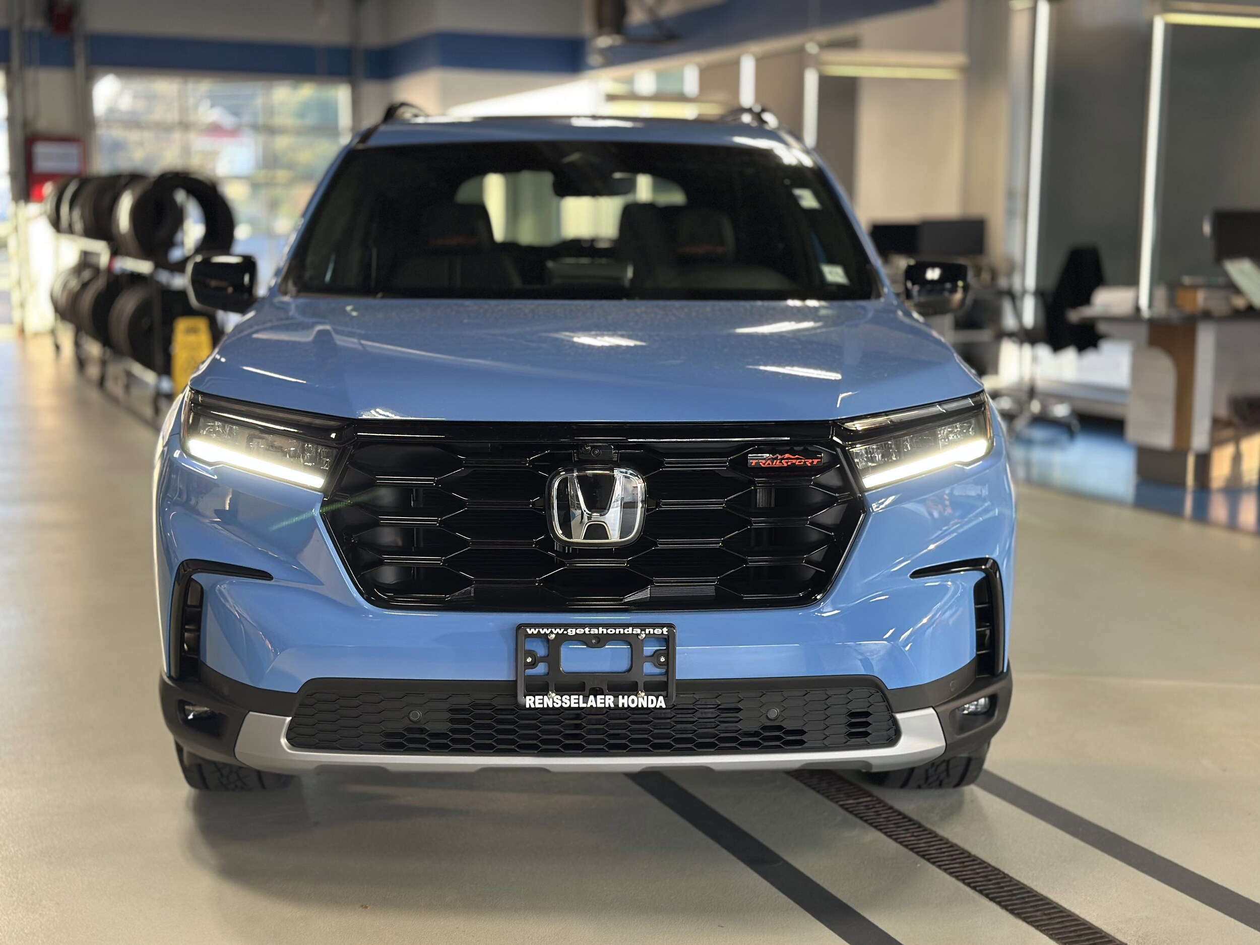 2025 Honda Pilot TrailSport photo 2