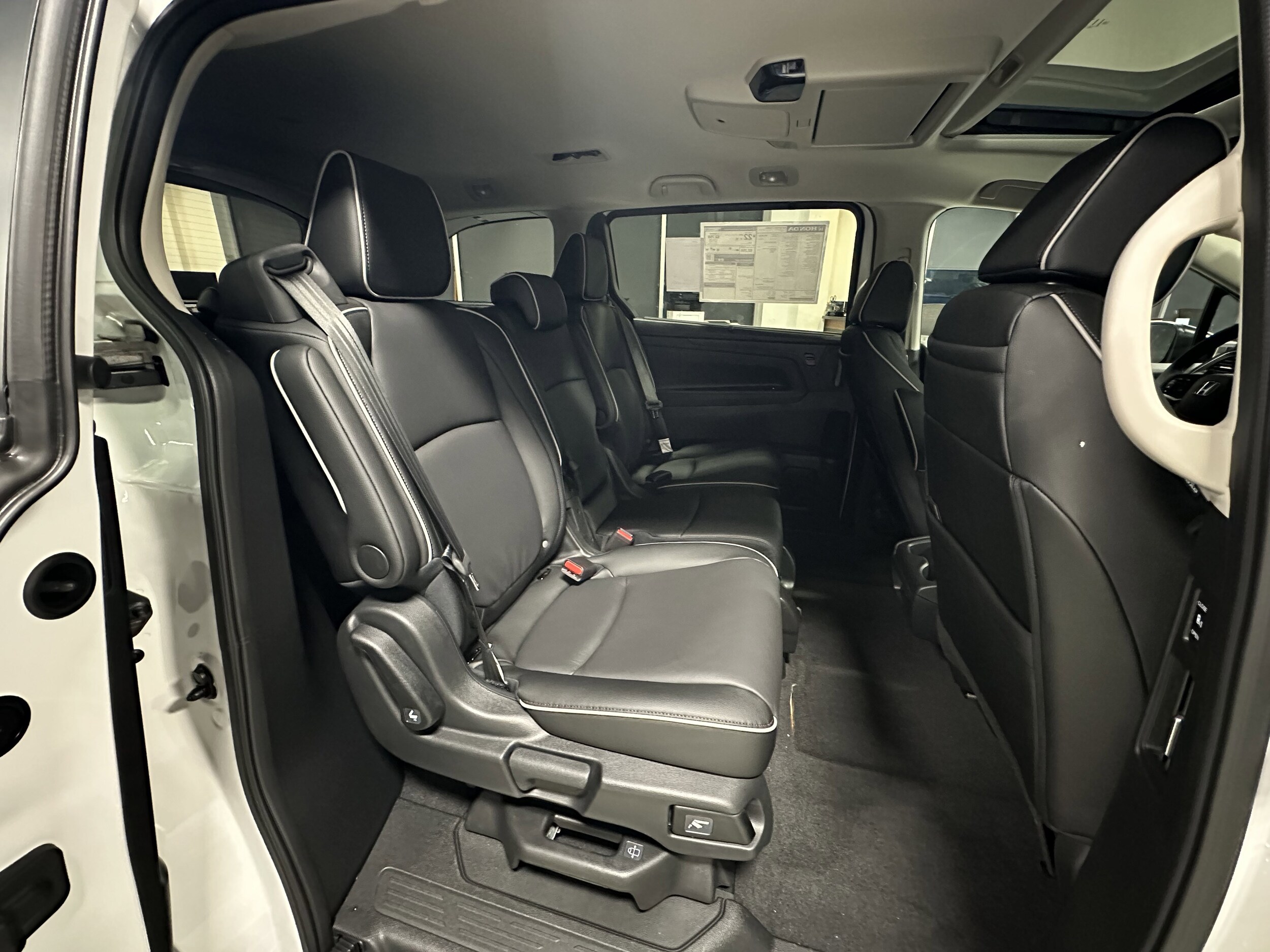 2026 Honda Odyssey Touring - Photo 25