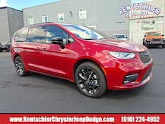 New 2026 Chrysler Pacifica LIMITED AWD Passenger Van in Slatington
