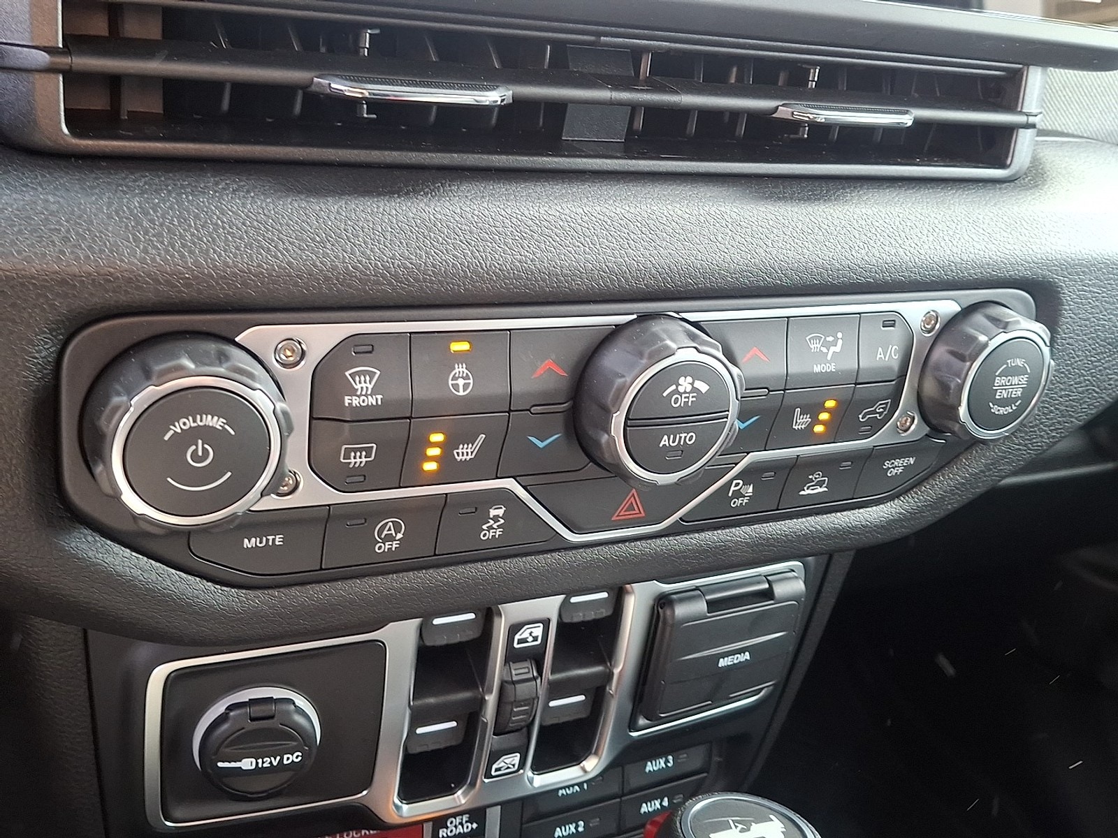 2026 Jeep Wrangler 4-Door Willys - Photo 11