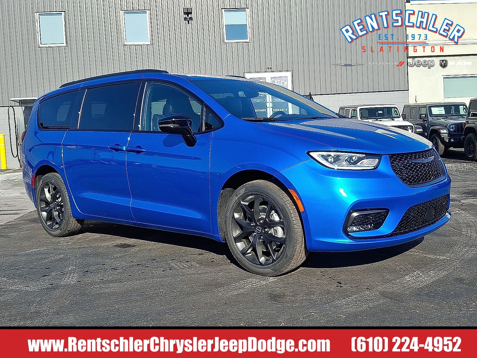 2026 Chrysler Pacifica Select's photo