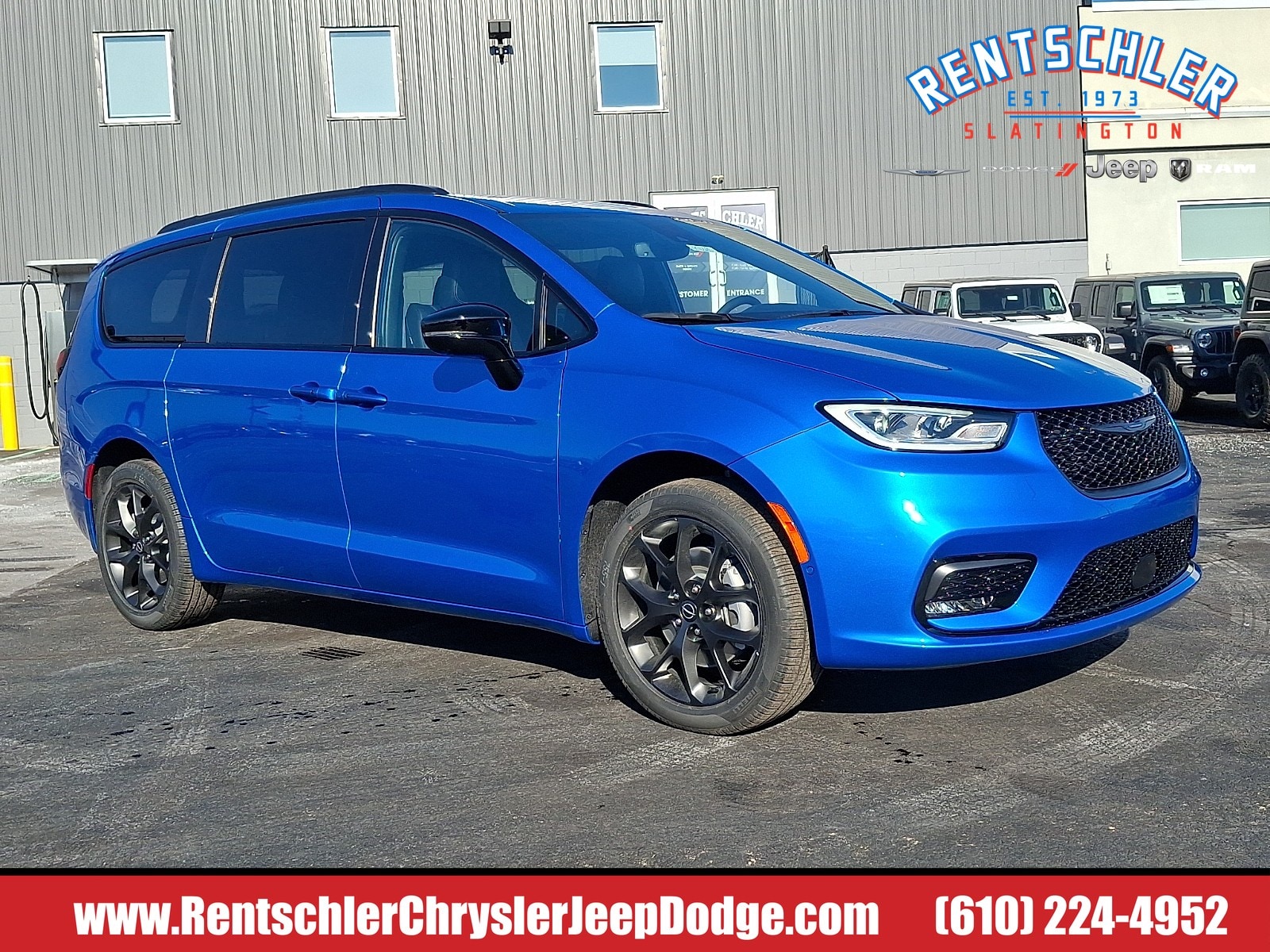 2026 Chrysler Pacifica Select's photo